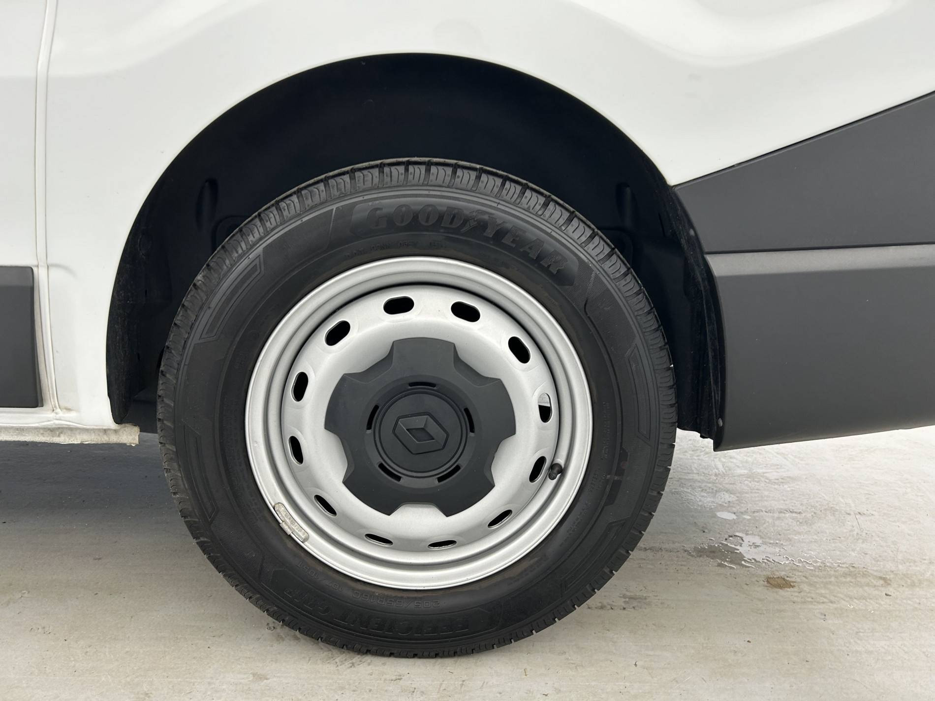 Vente en ligne Renault Trafic 3 Fourgon TRAFIC FG BLUE DCI 130 L1H1 3T GSR2 au prix de 24 990 €