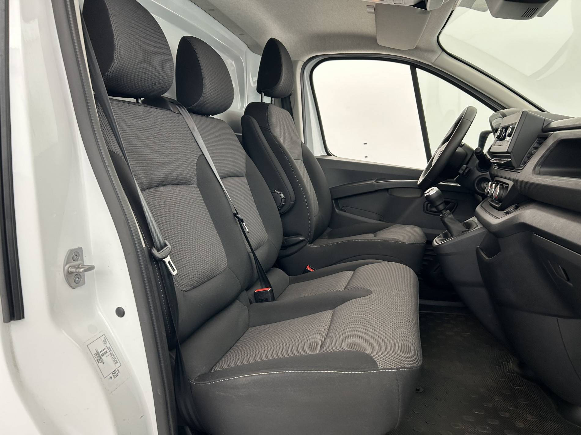 Vente en ligne Renault Trafic 3 Fourgon TRAFIC FG BLUE DCI 130 L1H1 3T GSR2 au prix de 24 990 €