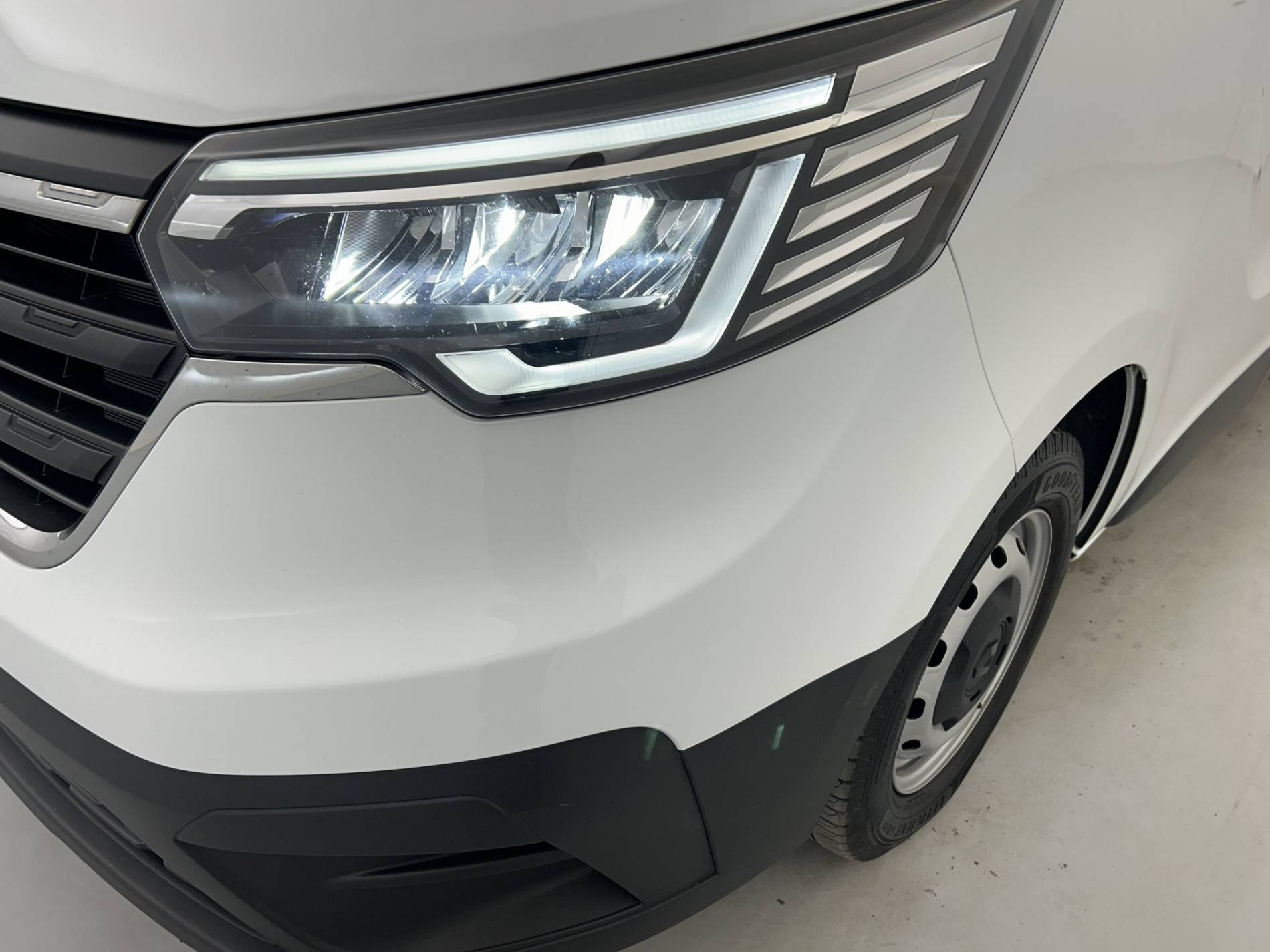 Vente en ligne Renault Trafic 3 Fourgon TRAFIC FG BLUE DCI 130 L1H1 3T GSR2 au prix de 24 990 €