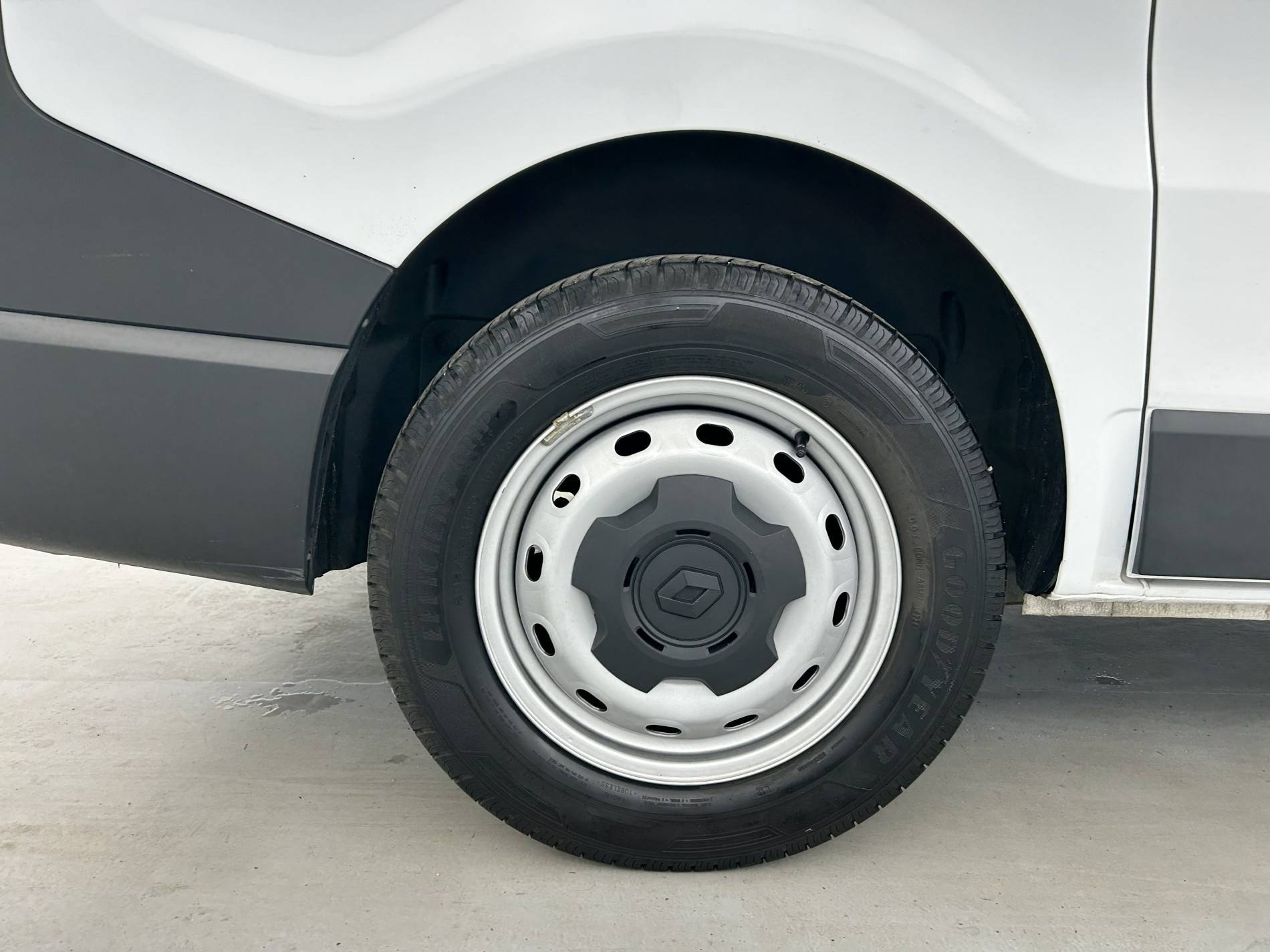 Vente en ligne Renault Trafic 3 Fourgon TRAFIC FG BLUE DCI 130 L1H1 3T GSR2 au prix de 24 990 €