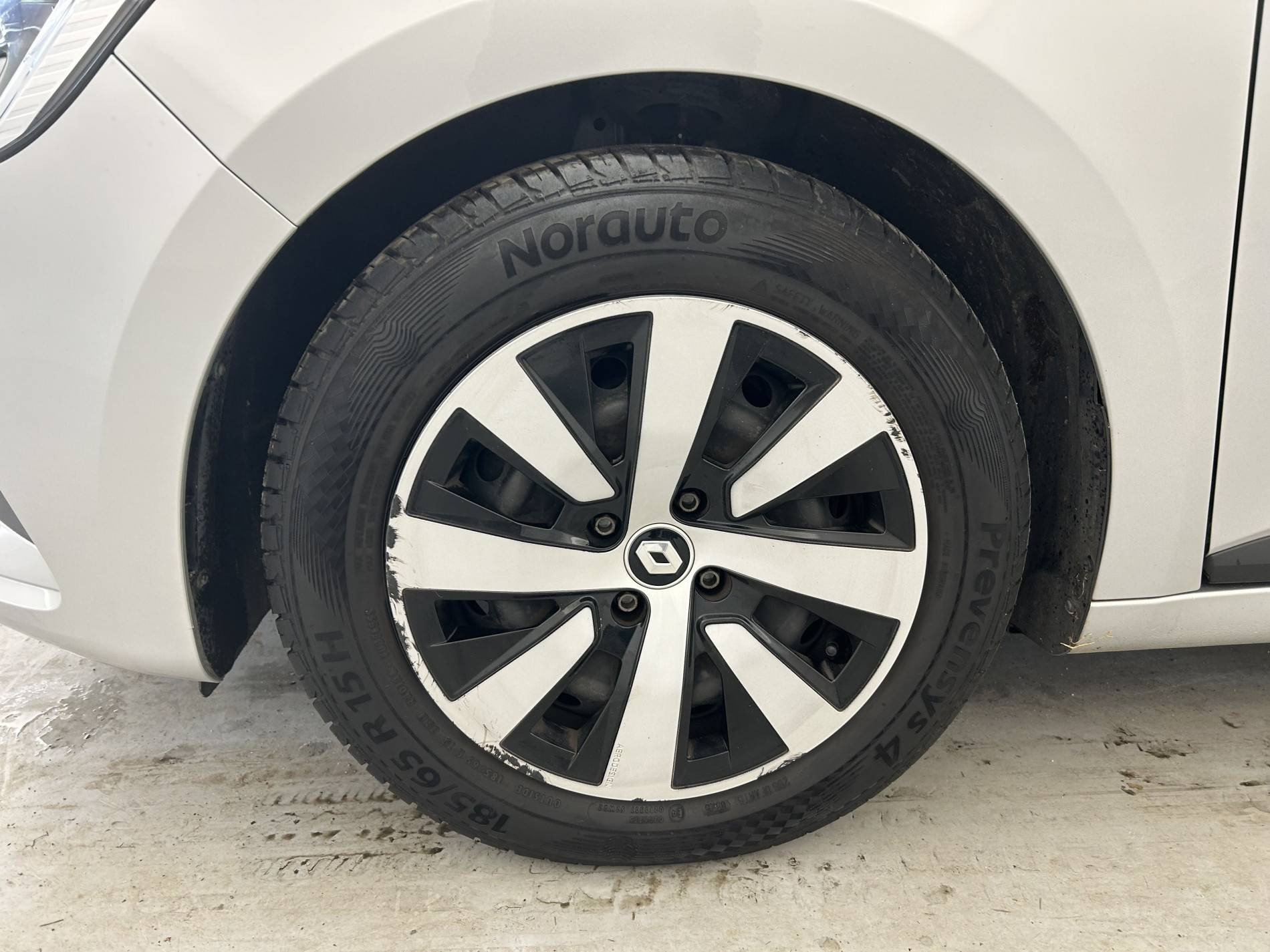 Vente en ligne Renault Clio 5 Clio TCe 90 au prix de 14 590 €