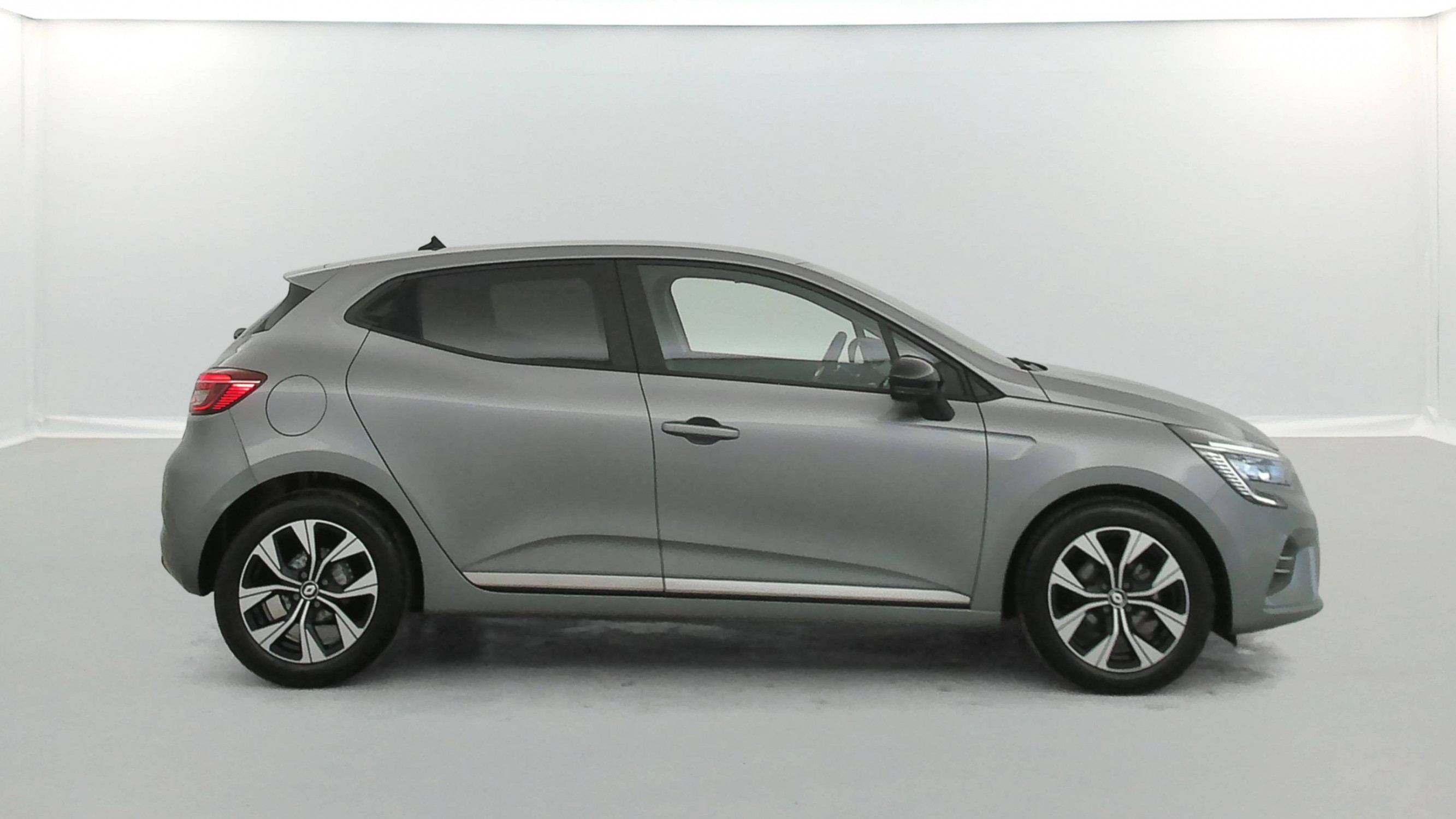 Vente en ligne Renault Clio 5 Clio TCe 90 au prix de 15 290 €