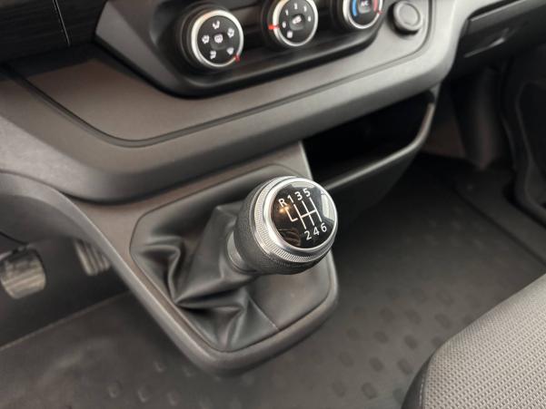 Vente en ligne Renault Trafic 3 Fourgon TRAFIC FGN L1H1 3000 KG BLUE DCI 130 au prix de 23 590 €