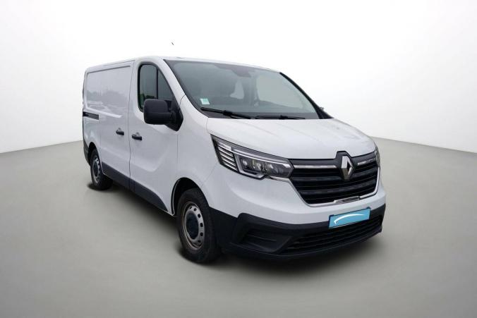Vente en ligne Renault Trafic 3 Fourgon TRAFIC FGN L1H1 3000 KG BLUE DCI 130 au prix de 23 590 €
