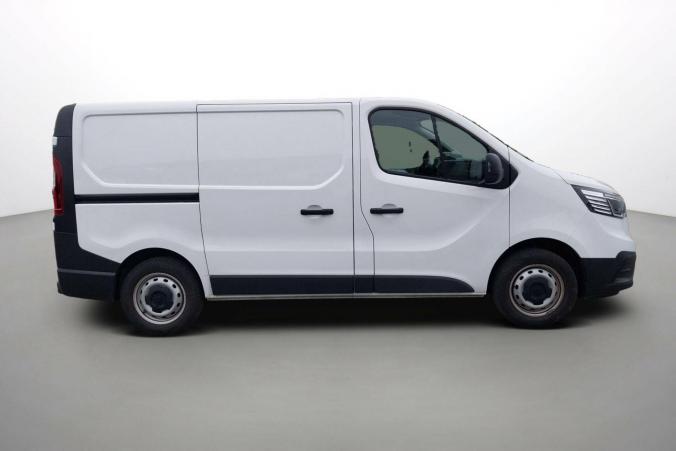 Vente en ligne Renault Trafic 3 Fourgon TRAFIC FGN L1H1 3000 KG BLUE DCI 130 au prix de 23 590 €