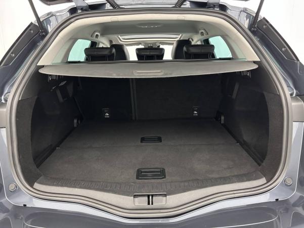 Vente en ligne Renault Megane 4 Estate  TCe 140 EDC au prix de 23 990 €