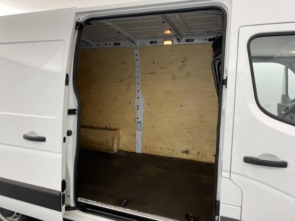 Vente en ligne Renault Master 3 Fourgon MASTER FGN TRAC F3500 L2H2 DCI 135 au prix de 21 590 €