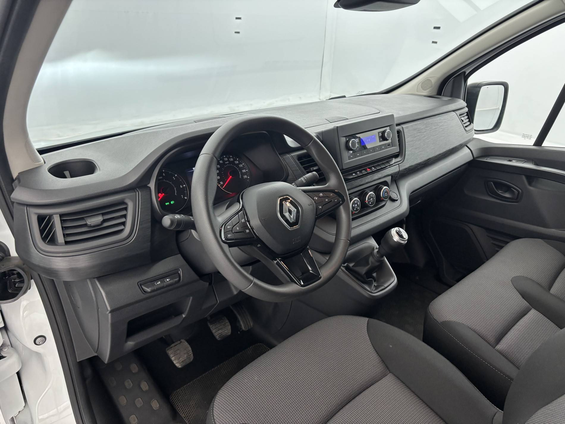 Vente en ligne Renault Trafic 3 Fourgon TRAFIC FGN L1H1 3000 KG BLUE DCI 130 au prix de 21 590 €