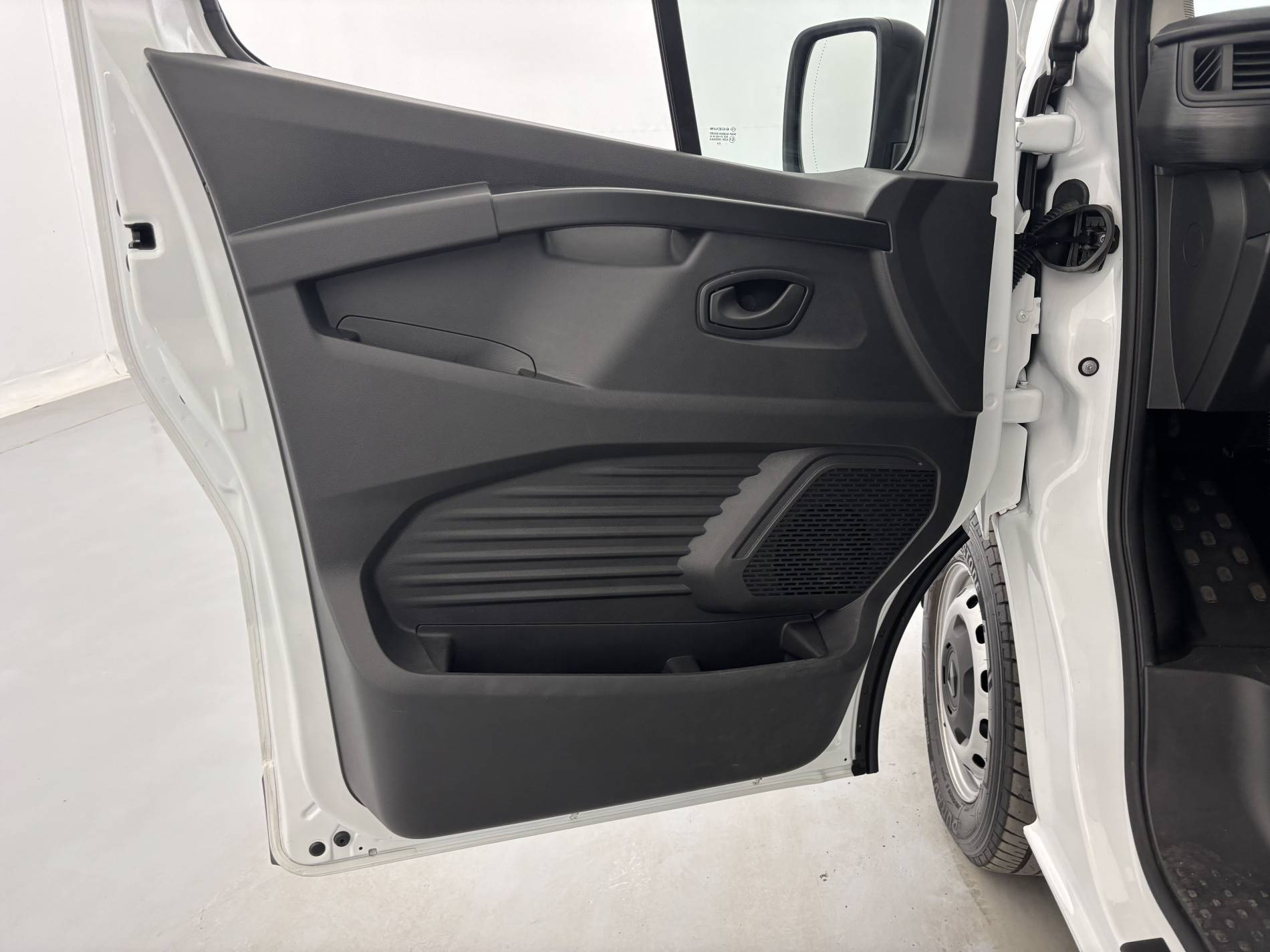 Vente en ligne Renault Trafic 3 Fourgon TRAFIC FGN L1H1 3000 KG BLUE DCI 130 au prix de 21 590 €