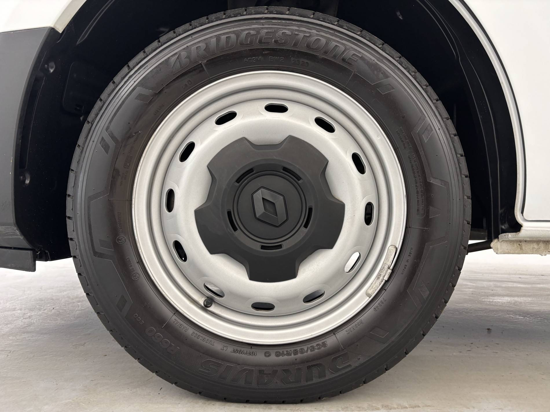 Vente en ligne Renault Trafic 3 Fourgon TRAFIC FGN L1H1 3000 KG BLUE DCI 130 au prix de 21 590 €