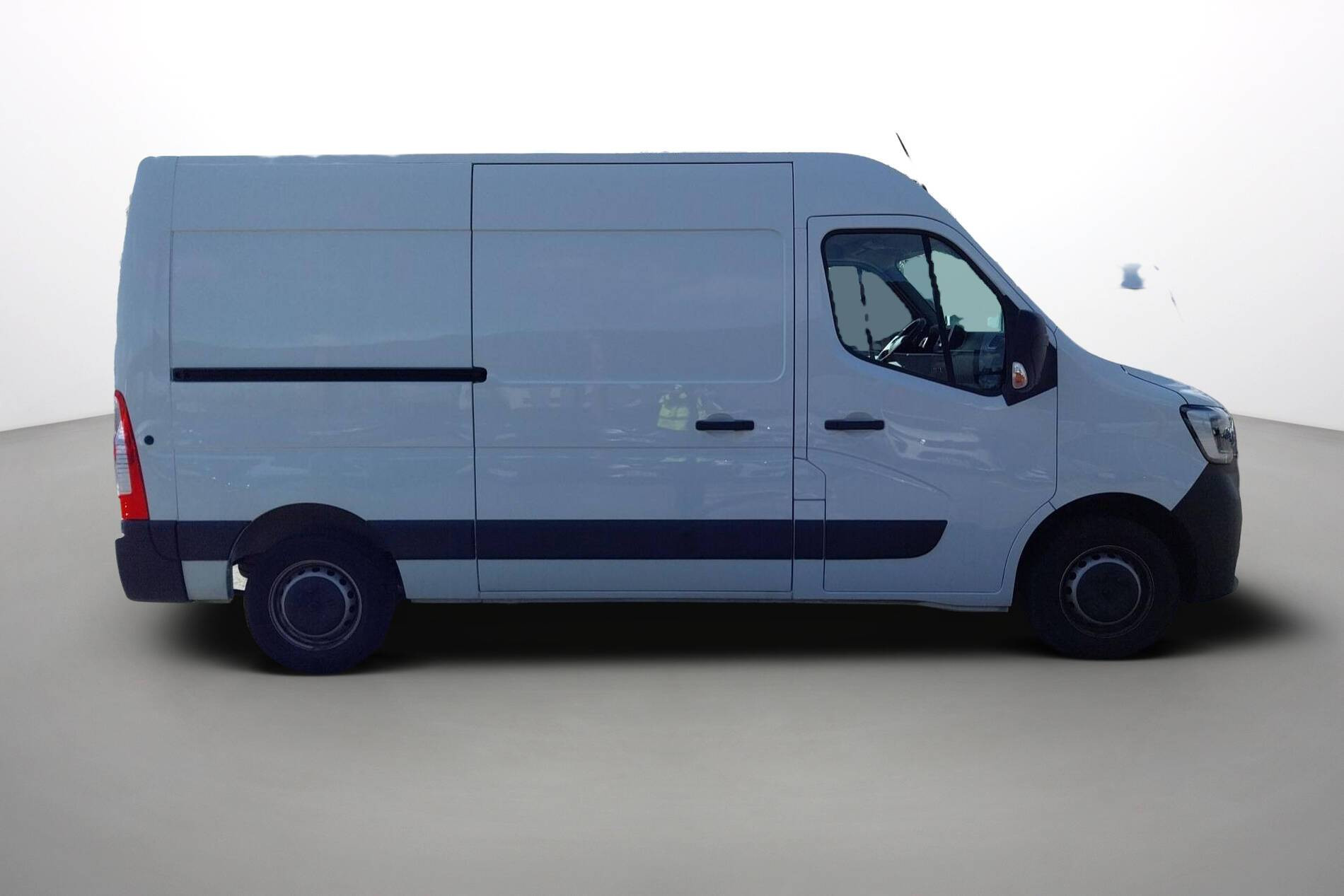 Vente en ligne Renault Master Fourgon MASTER FGN TRAC F3500 L2H2 BLUE DCI 135 au prix de 27 990 €