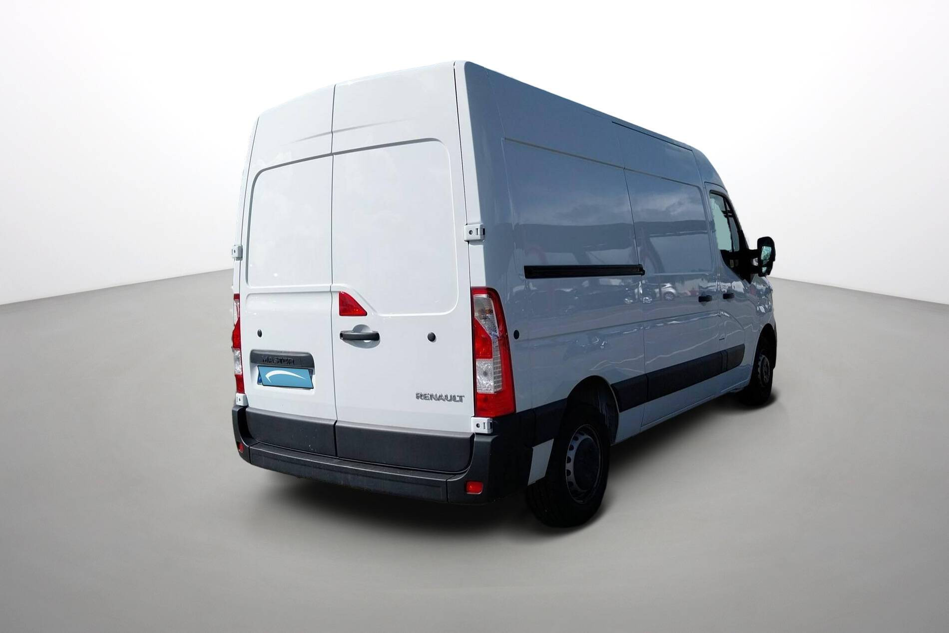 Vente en ligne Renault Master Fourgon MASTER FGN TRAC F3500 L2H2 BLUE DCI 135 au prix de 27 990 €