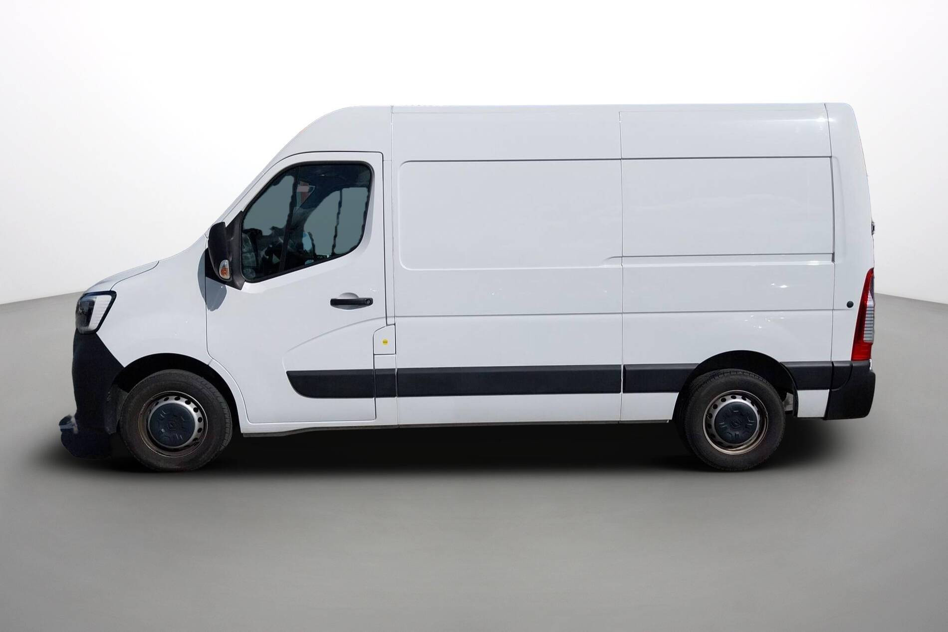 Vente en ligne Renault Master Fourgon MASTER FGN TRAC F3500 L2H2 BLUE DCI 135 au prix de 27 990 €