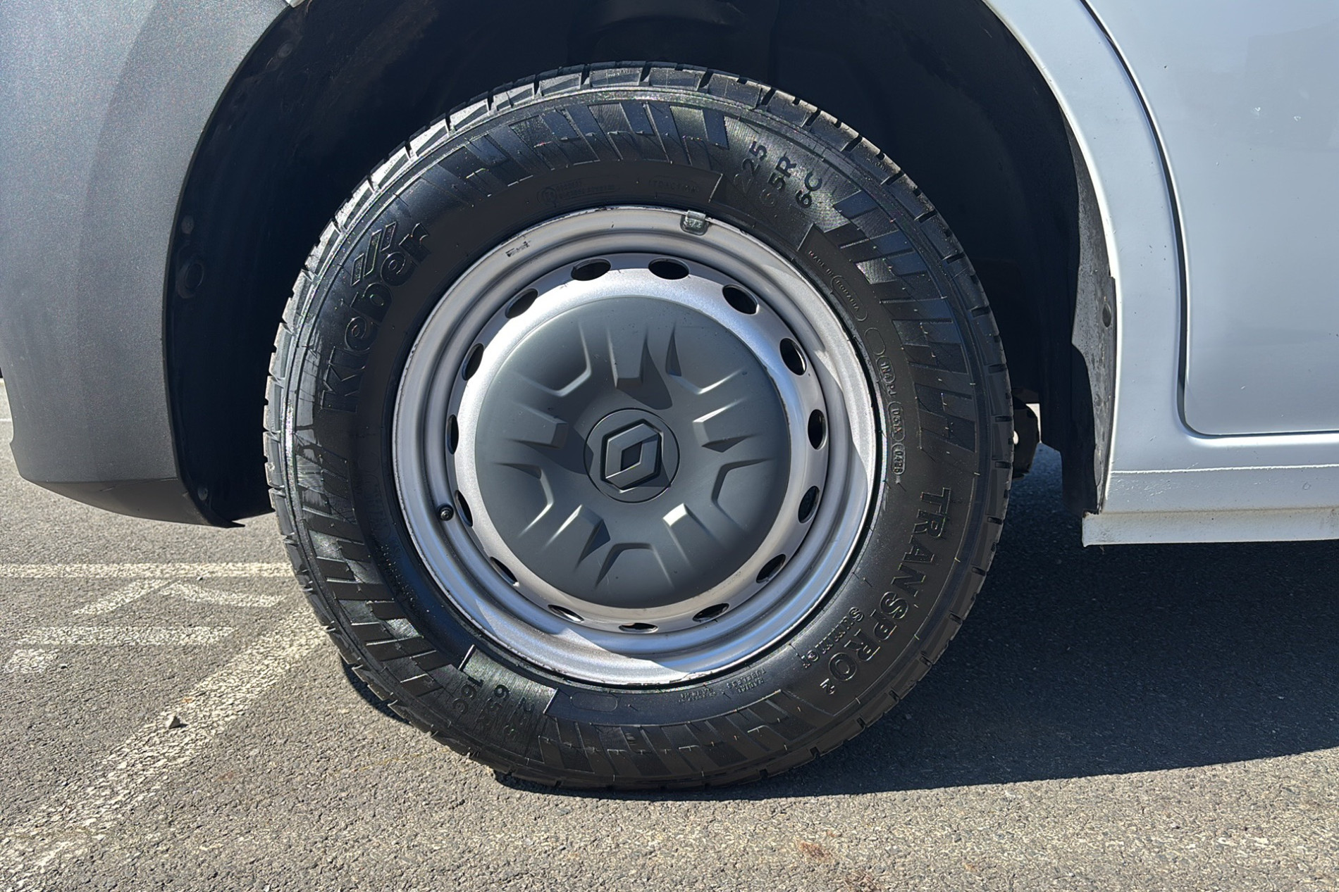 Vente en ligne Renault Master Fourgon MASTER FGN TRAC F3500 L2H2 BLUE DCI 135 au prix de 24 590 €