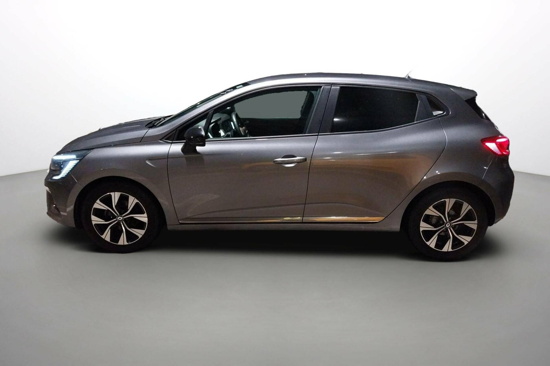 Vente en ligne Renault Clio 5 Clio TCe 90 au prix de 15 790 €