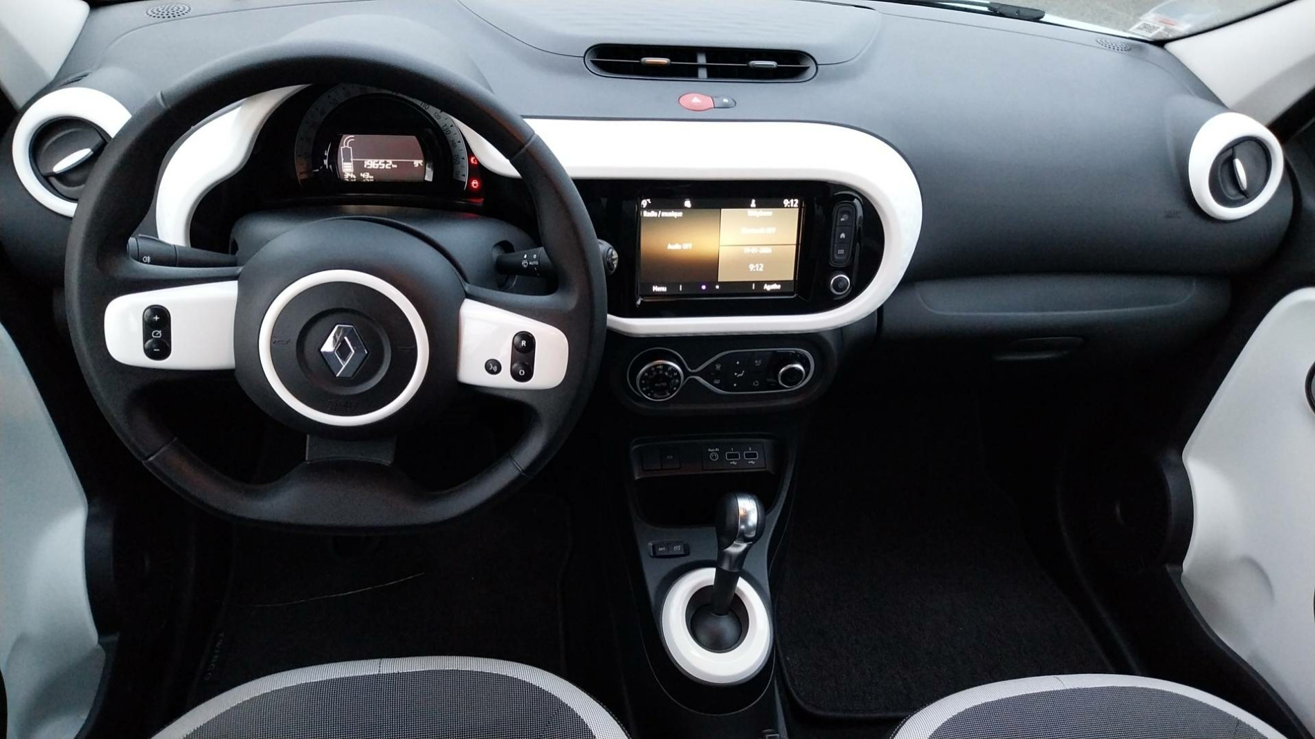 Vente en ligne Renault Twingo Electrique Twingo III E-Tech au prix de 10 990 €