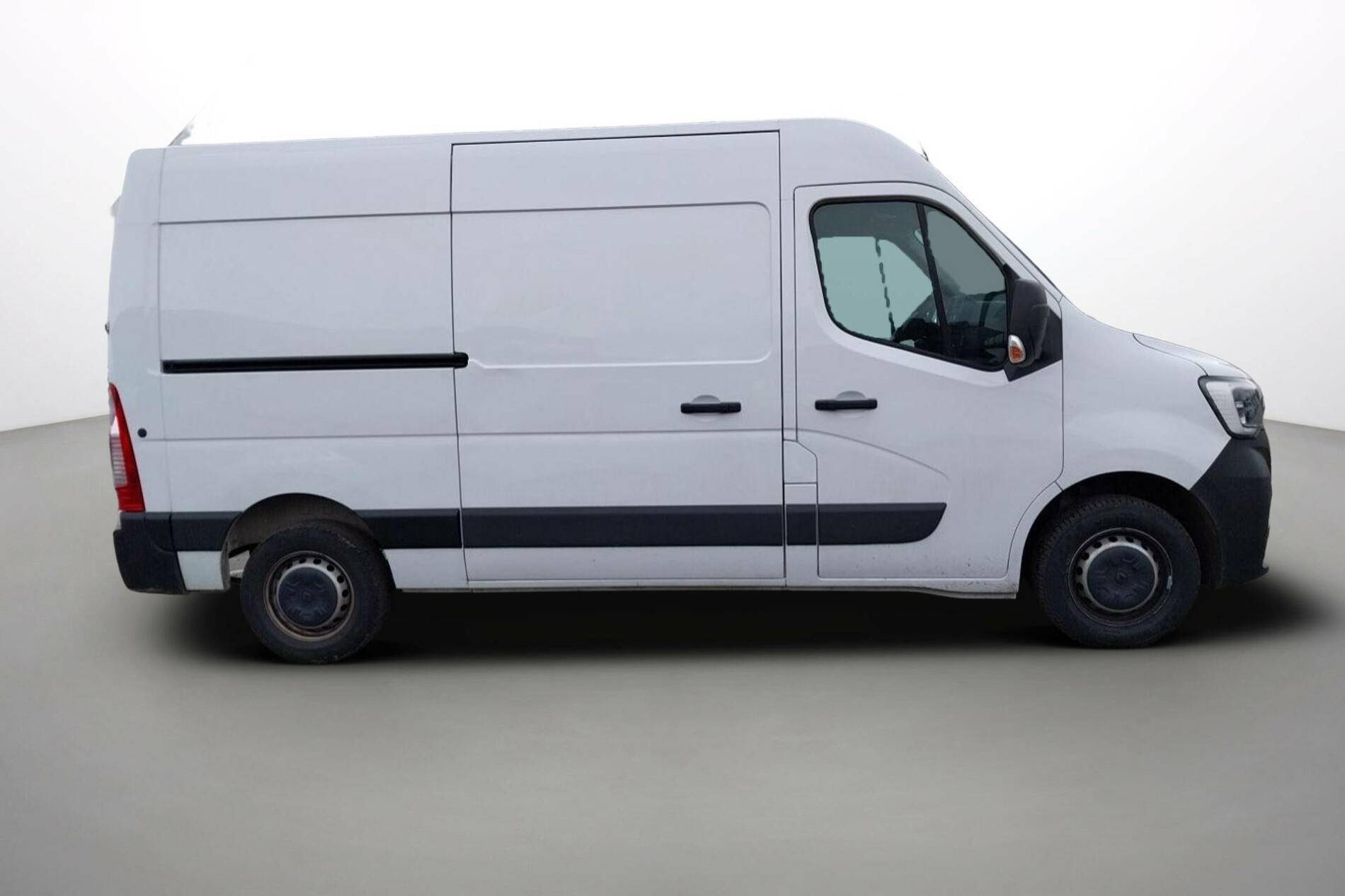 Vente en ligne Renault Master Fourgon MASTER FGN TRAC F3500 L2H2 BLUE DCI 135 au prix de 23 990 €