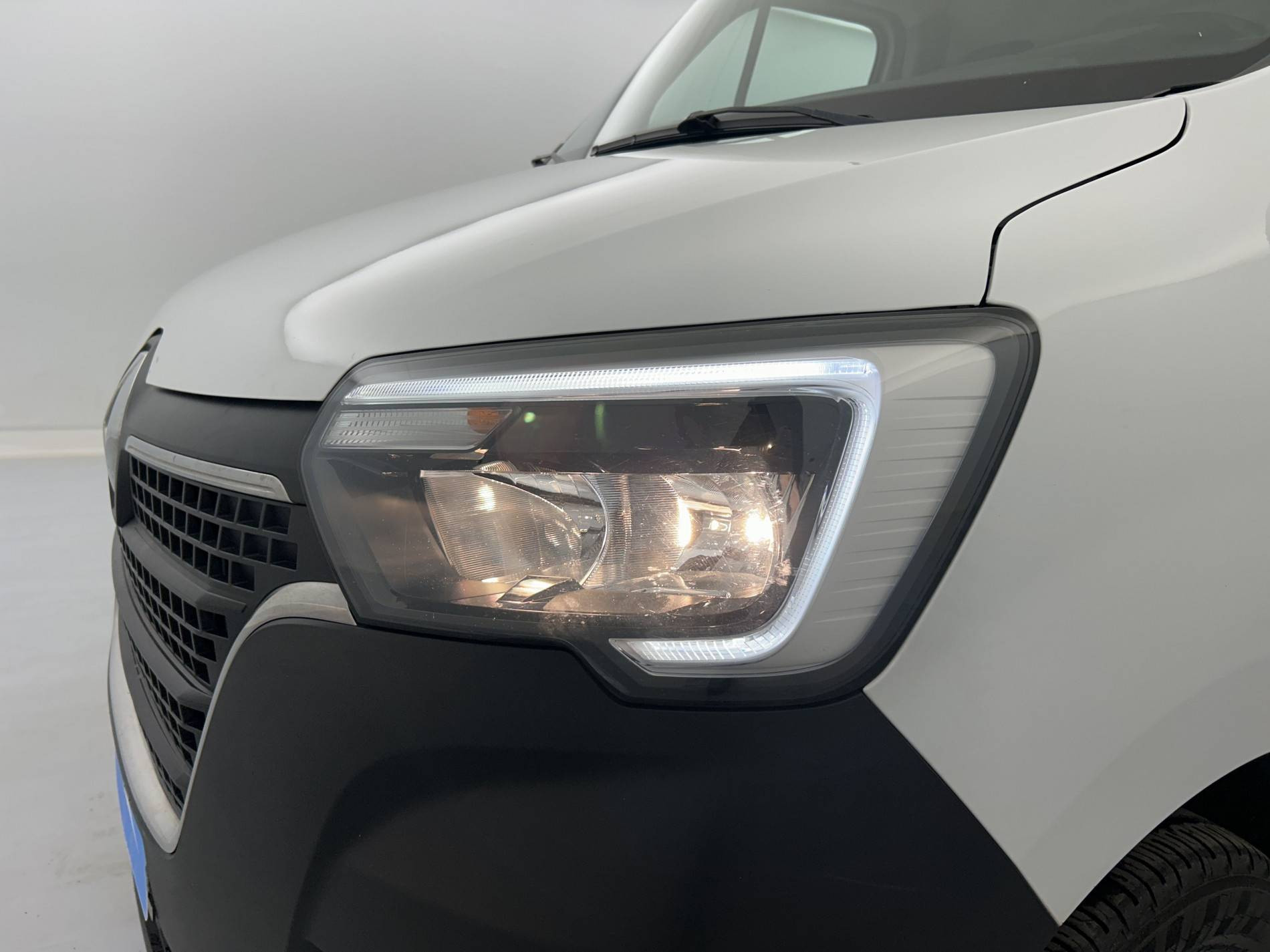 Vente en ligne Renault Master Fourgon MASTER FGN TRAC F3500 L2H2 BLUE DCI 135 au prix de 23 990 €