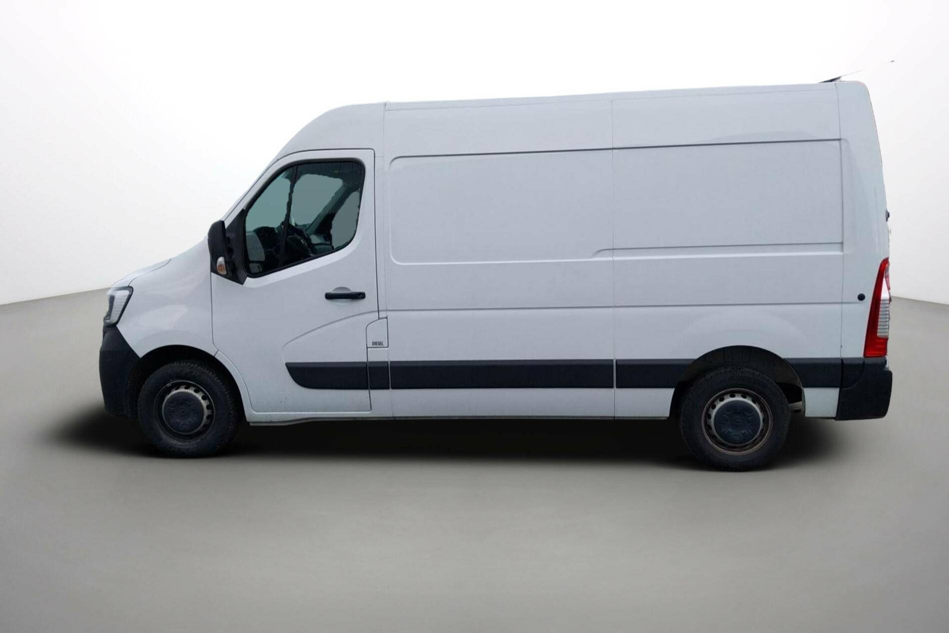 Vente en ligne Renault Master Fourgon MASTER FGN TRAC F3500 L2H2 BLUE DCI 135 au prix de 23 990 €