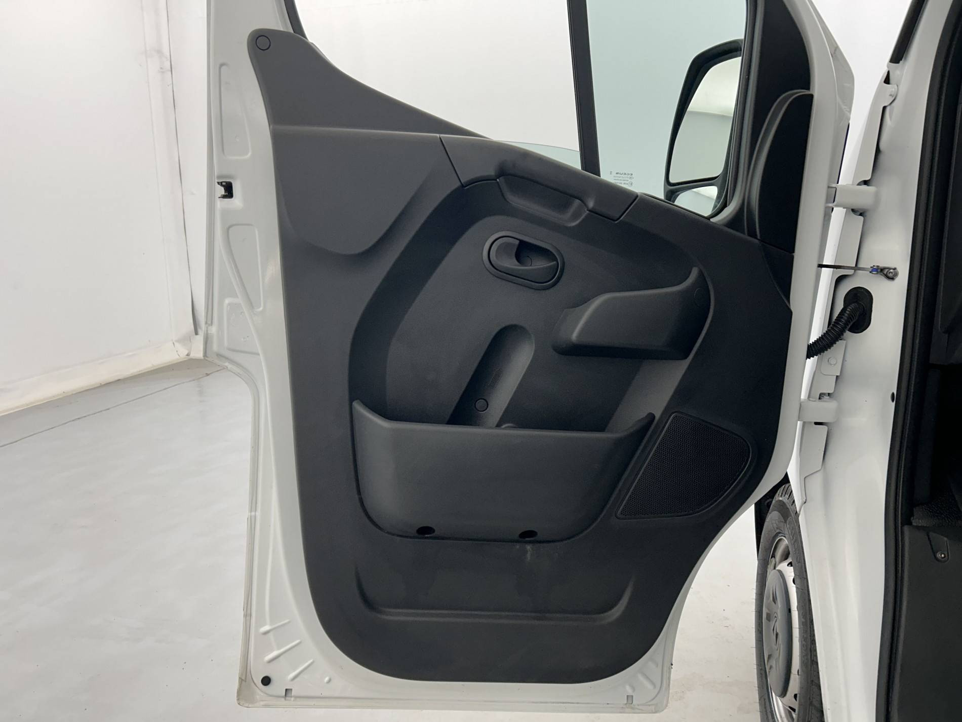 Vente en ligne Renault Master Fourgon MASTER FGN TRAC F3500 L2H2 BLUE DCI 135 au prix de 23 590 €