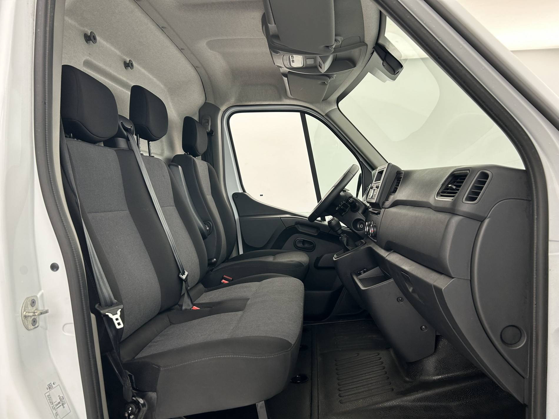 Vente en ligne Renault Master Fourgon MASTER FGN TRAC F3500 L2H2 BLUE DCI 135 au prix de 23 590 €