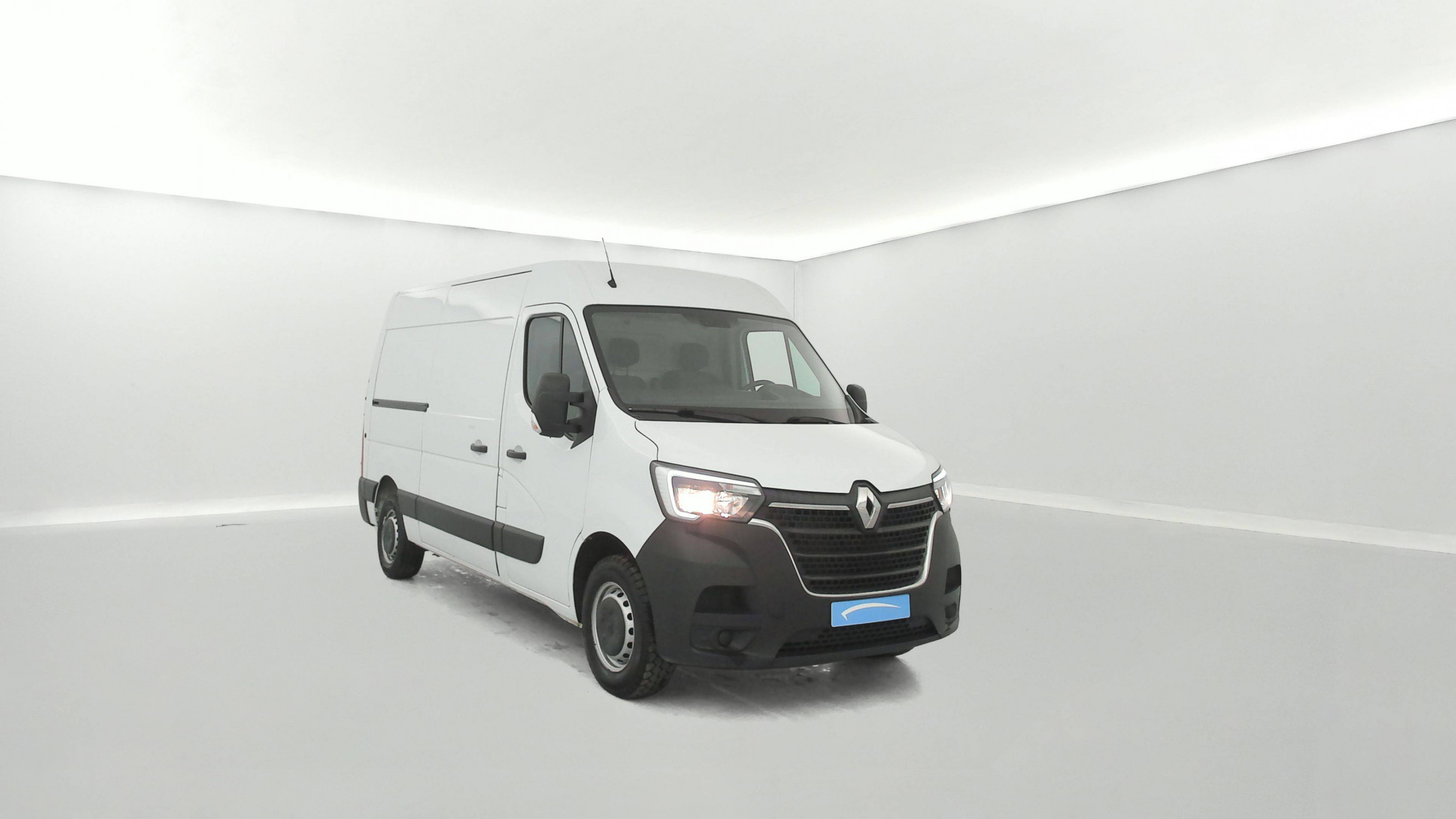Vente en ligne Renault Master Fourgon MASTER FGN TRAC F3500 L2H2 BLUE DCI 135 au prix de 23 590 €