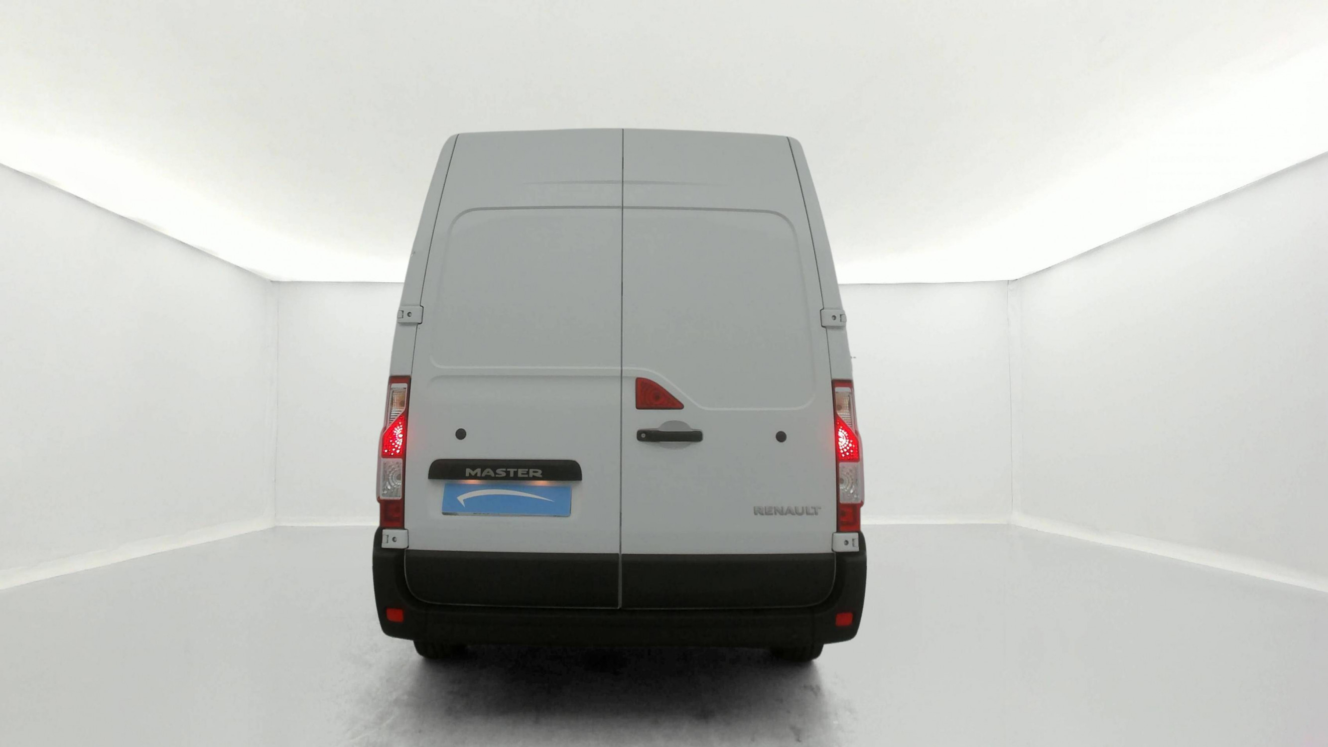 Vente en ligne Renault Master Fourgon MASTER FGN TRAC F3500 L2H2 BLUE DCI 135 au prix de 23 590 €