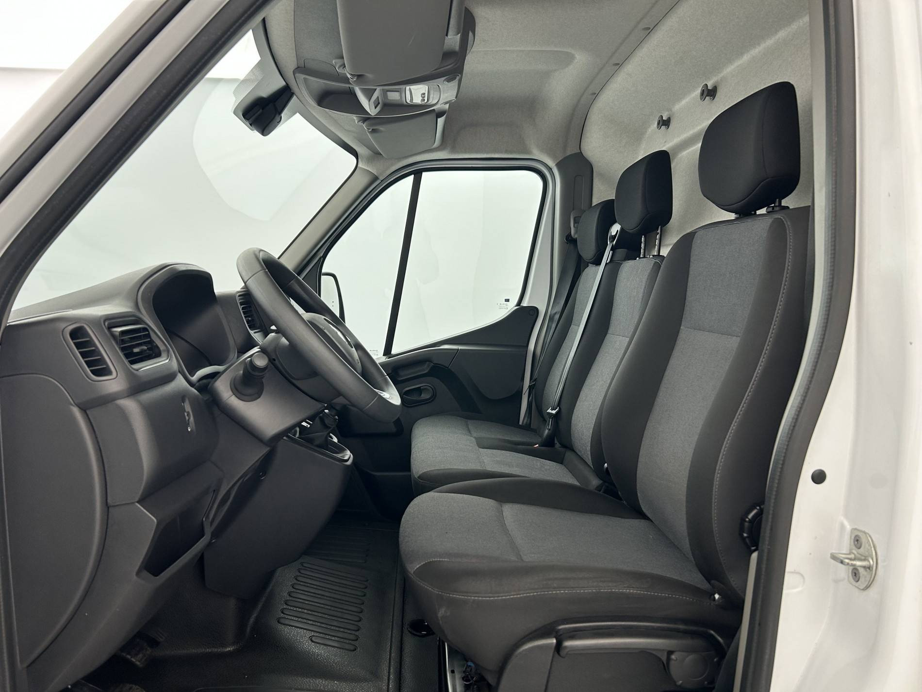 Vente en ligne Renault Master Fourgon MASTER FGN TRAC F3500 L2H2 BLUE DCI 135 au prix de 23 590 €