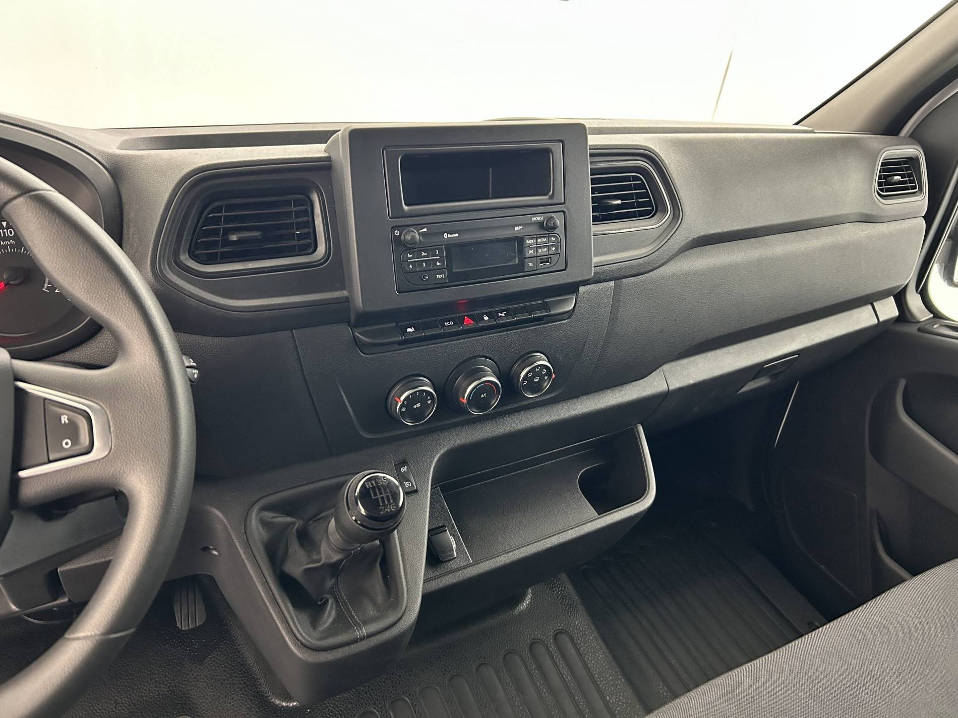 Vente en ligne Renault Master Fourgon MASTER FGN TRAC F3500 L2H2 BLUE DCI 135 au prix de 23 590 €