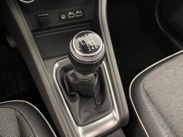 Vente en ligne Renault Captur  mild hybrid 140 au prix de 22 590 €