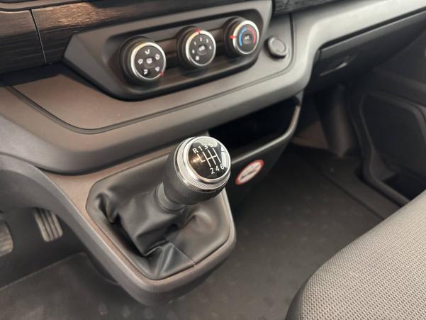 Vente en ligne Renault Trafic 3 Fourgon TRAFIC FGN L1H1 3000 KG BLUE DCI 130 au prix de 24 990 €