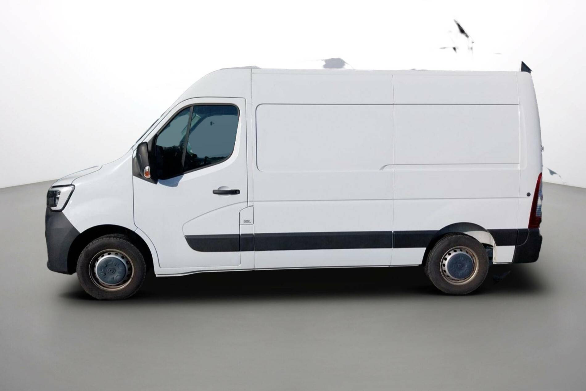 Vente en ligne Renault Master Fourgon MASTER FGN TRAC F3500 L2H2 BLUE DCI 135 au prix de 25 590 €