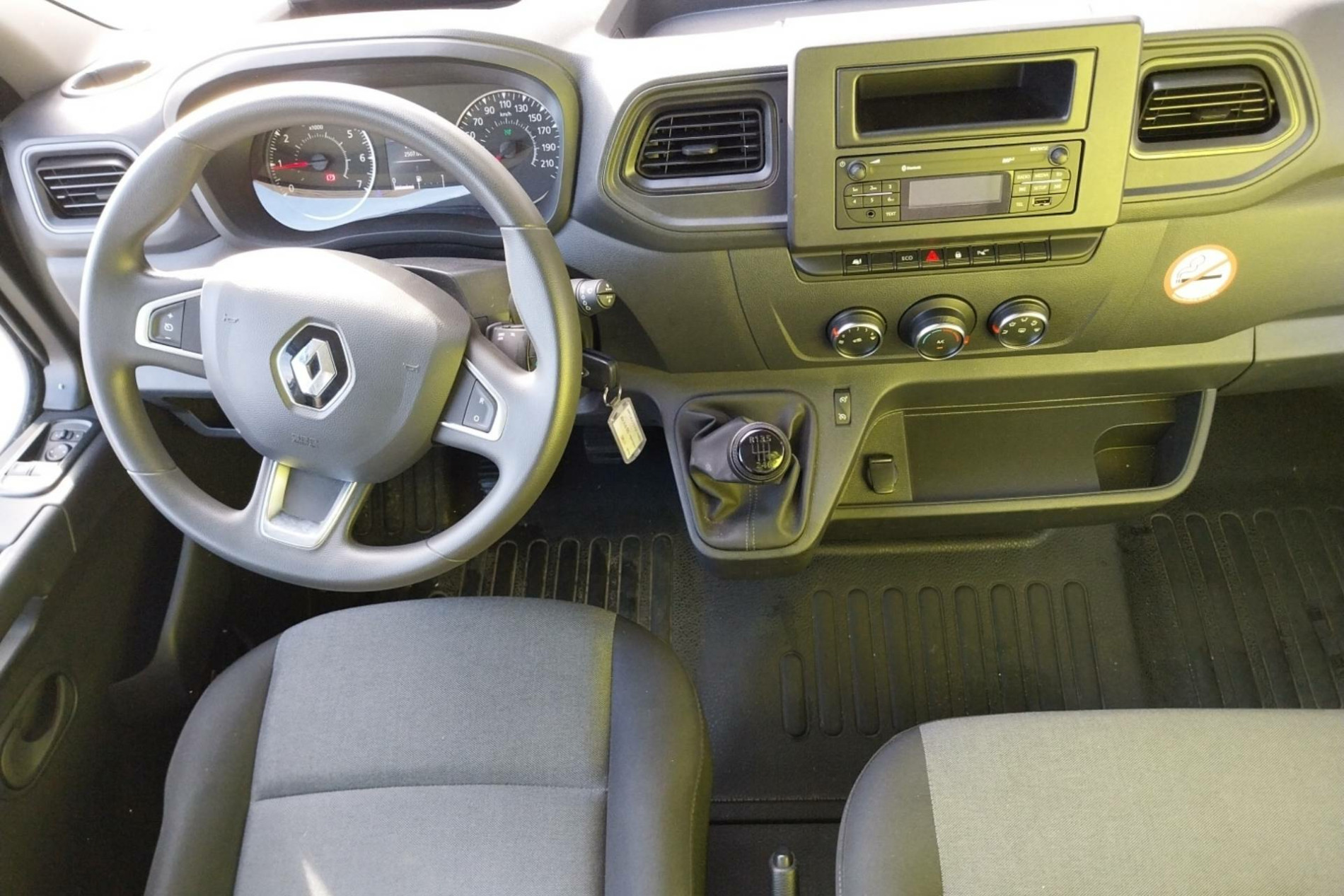 Vente en ligne Renault Master Fourgon MASTER FGN TRAC F3500 L2H2 BLUE DCI 135 au prix de 25 590 €