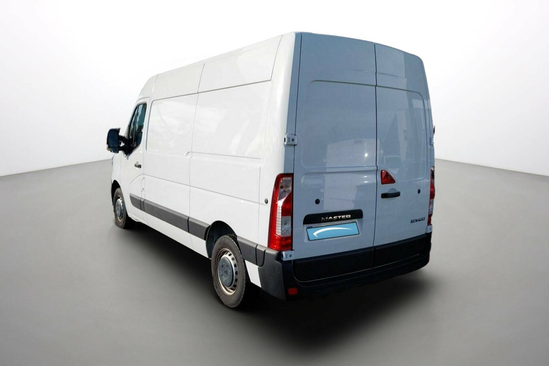 Vente en ligne Renault Master Fourgon MASTER FGN TRAC F3500 L2H2 BLUE DCI 135 au prix de 25 590 €
