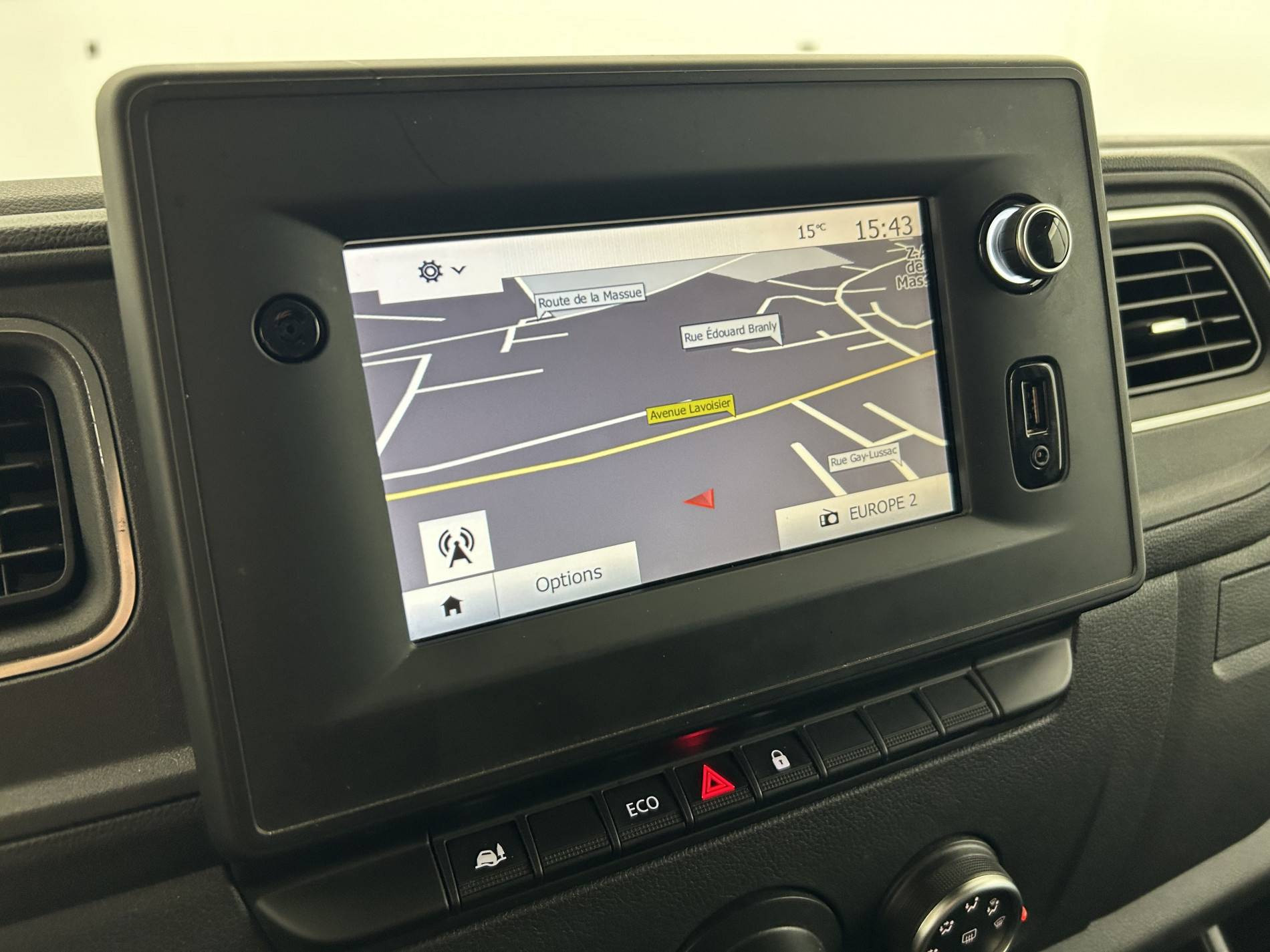 Vente en ligne Renault Master Fourgon MASTER FGN TRAC F3500 L2H2 DCI 135 au prix de 19 990 €