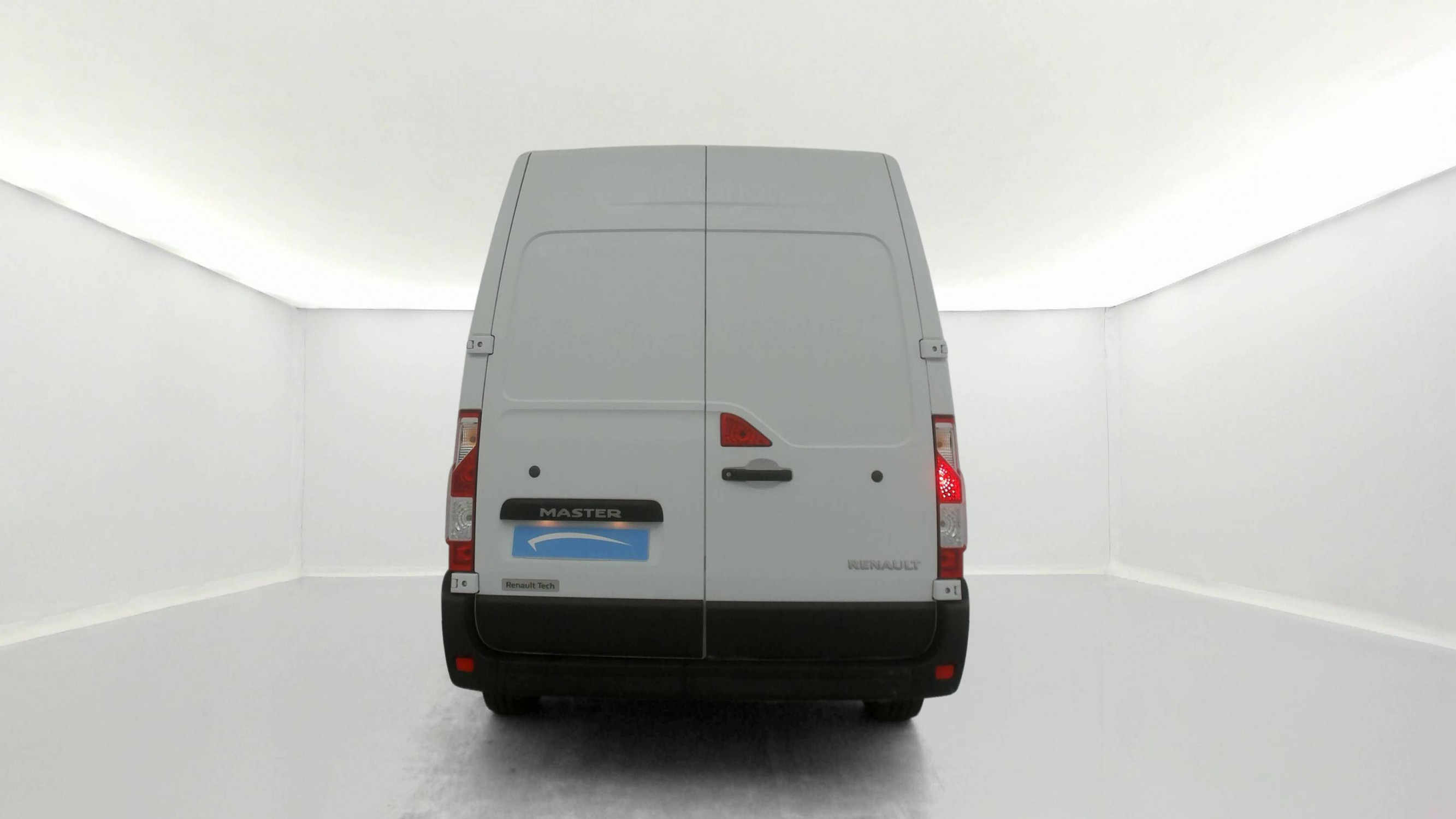 Vente en ligne Renault Master Fourgon MASTER FGN TRAC F3500 L2H2 DCI 135 au prix de 19 990 €