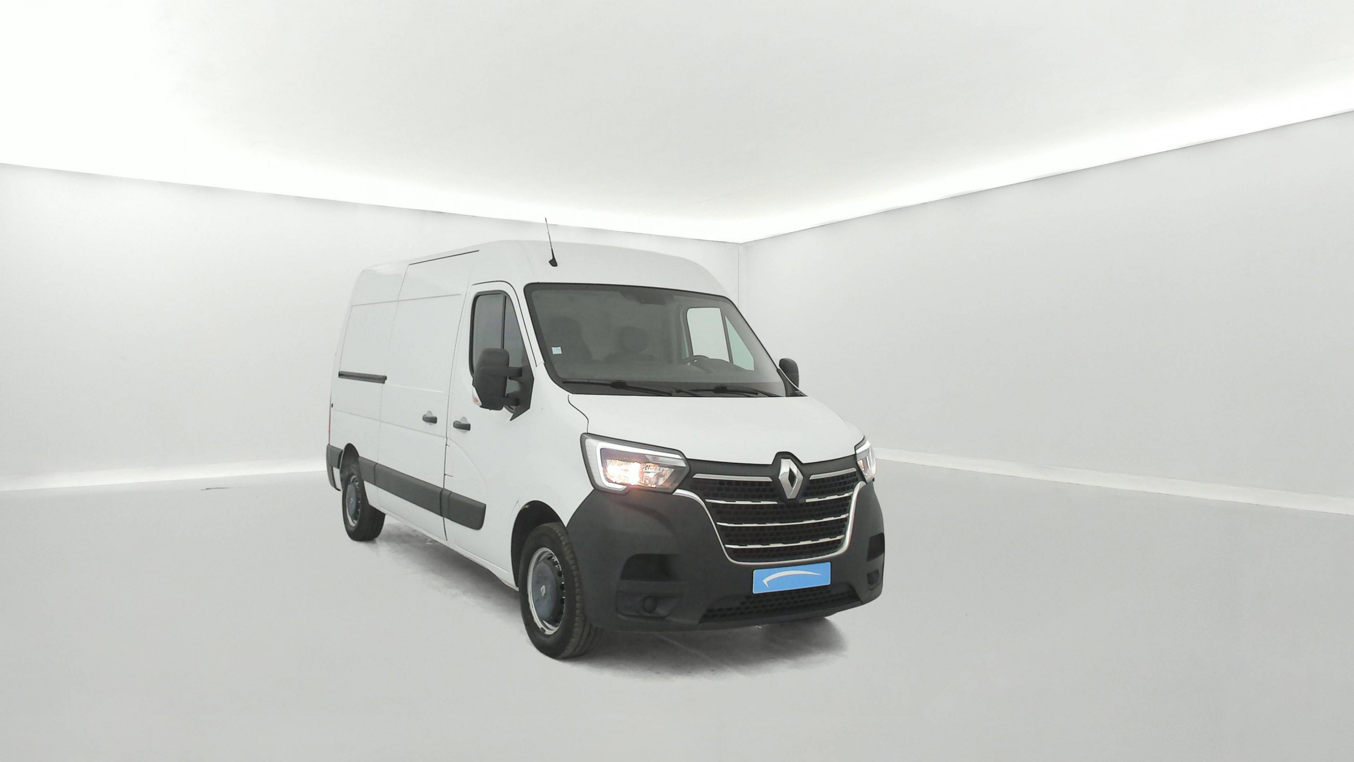 Vente en ligne Renault Master Fourgon MASTER FGN TRAC F3500 L2H2 DCI 135 au prix de 19 990 €