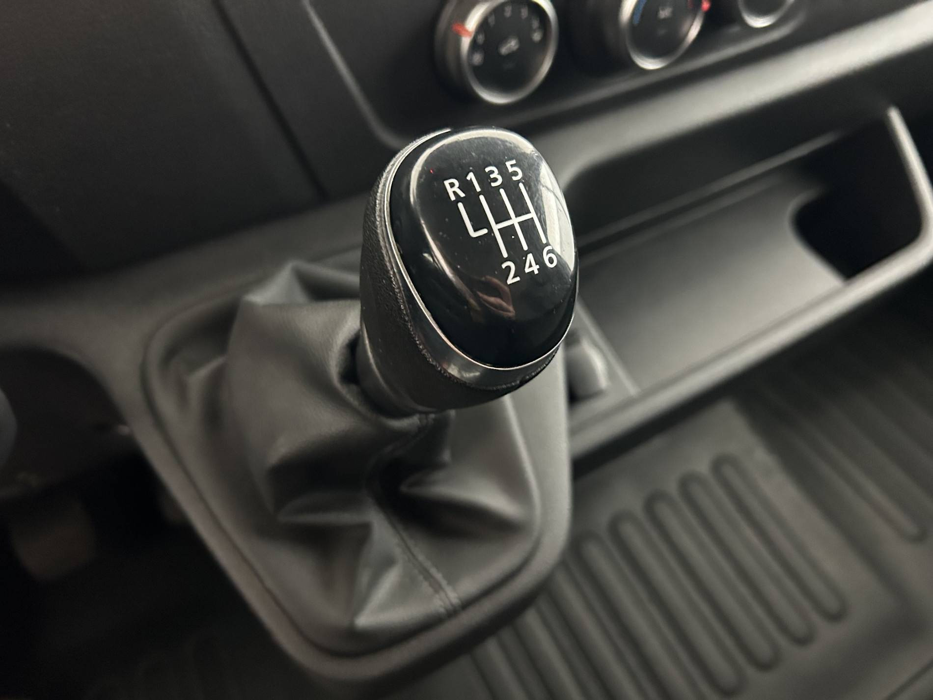 Vente en ligne Renault Master Fourgon MASTER FGN TRAC F3500 L2H2 DCI 135 au prix de 19 990 €