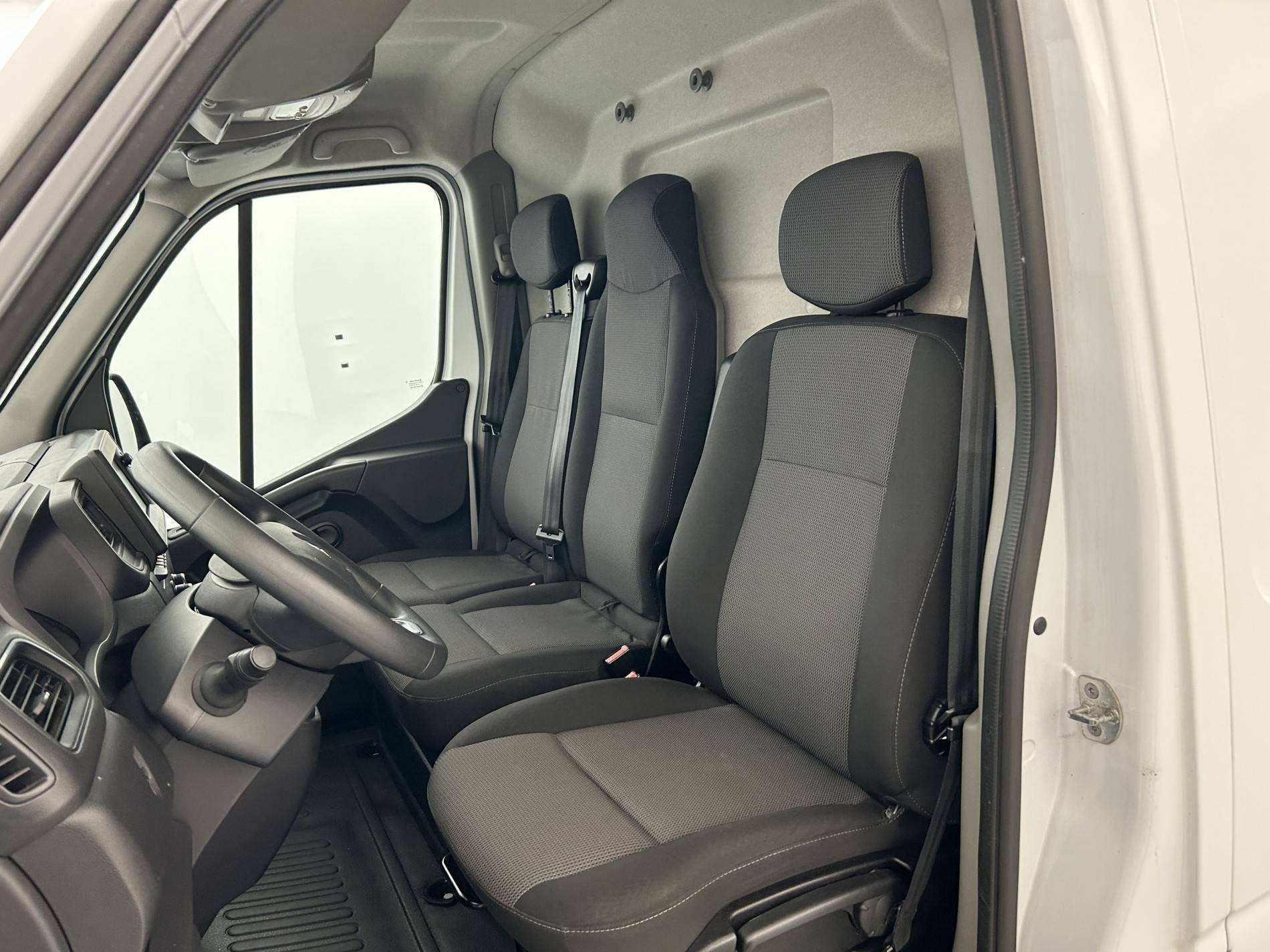 Vente en ligne Renault Master Fourgon MASTER FGN TRAC F3500 L2H2 DCI 135 au prix de 19 990 €