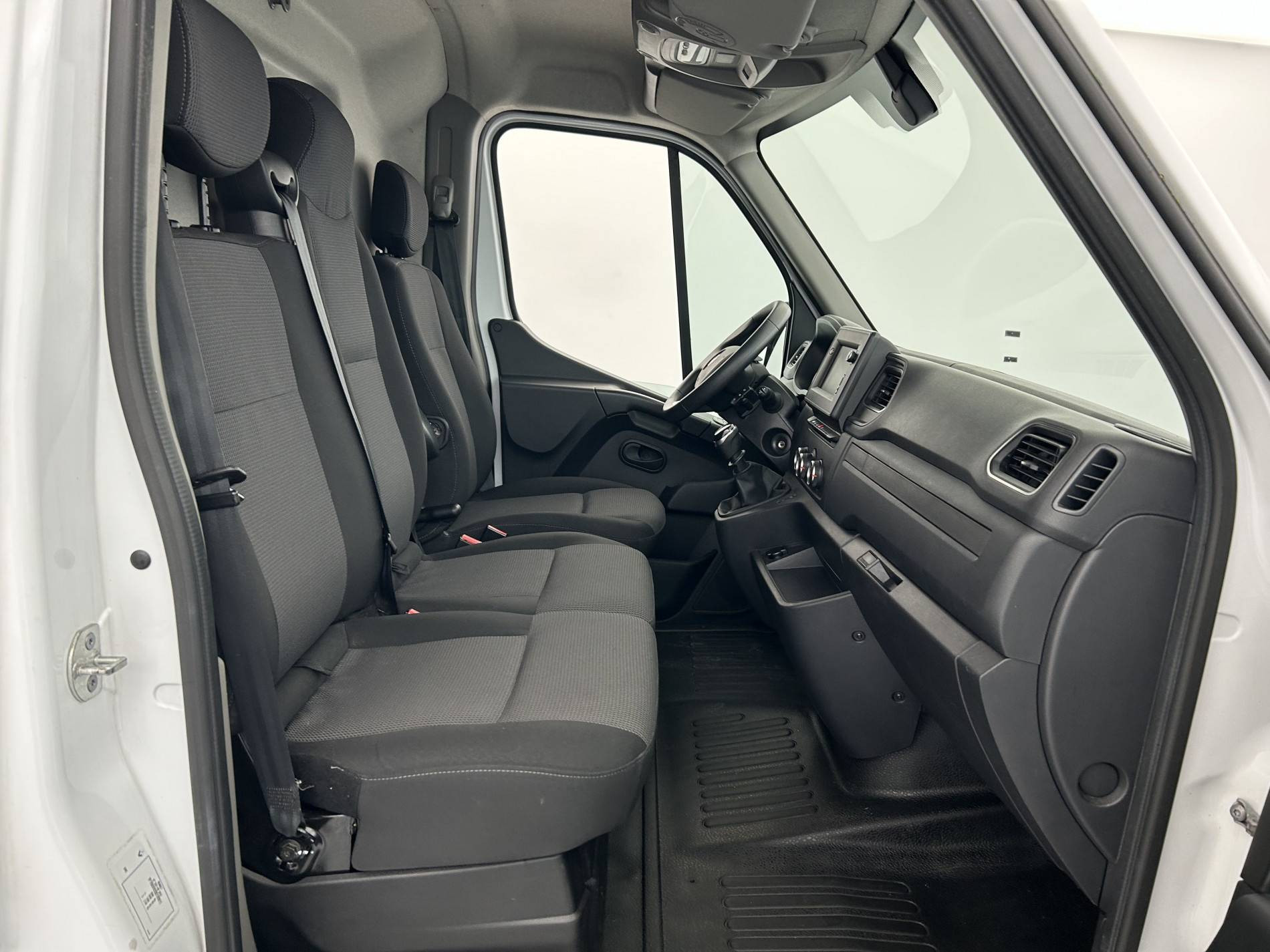 Vente en ligne Renault Master Fourgon MASTER FGN TRAC F3500 L2H2 DCI 135 au prix de 19 990 €