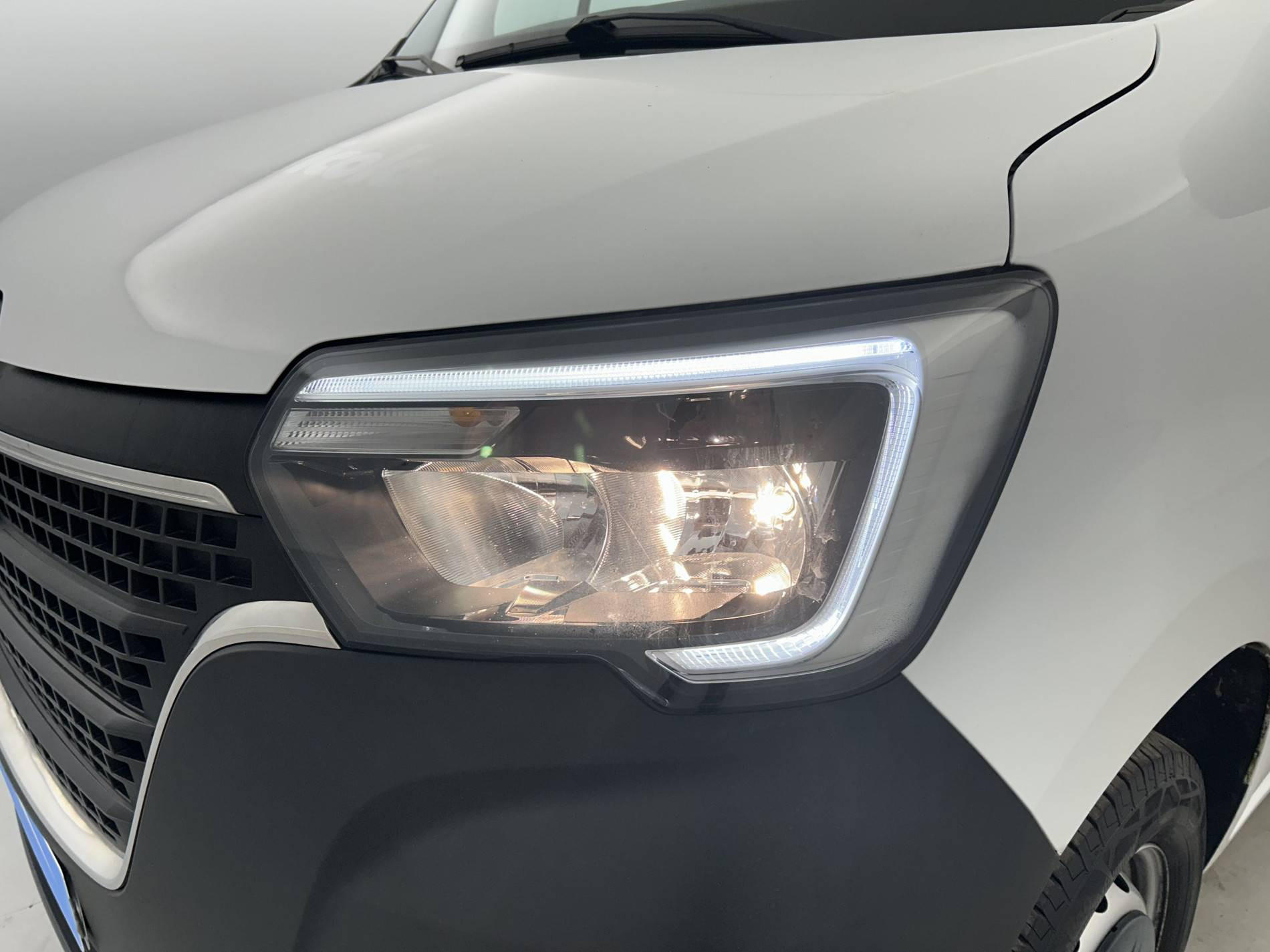 Vente en ligne Renault Master Fourgon MASTER FGN TRAC F3500 L2H3 DCI 135 au prix de 25 990 €