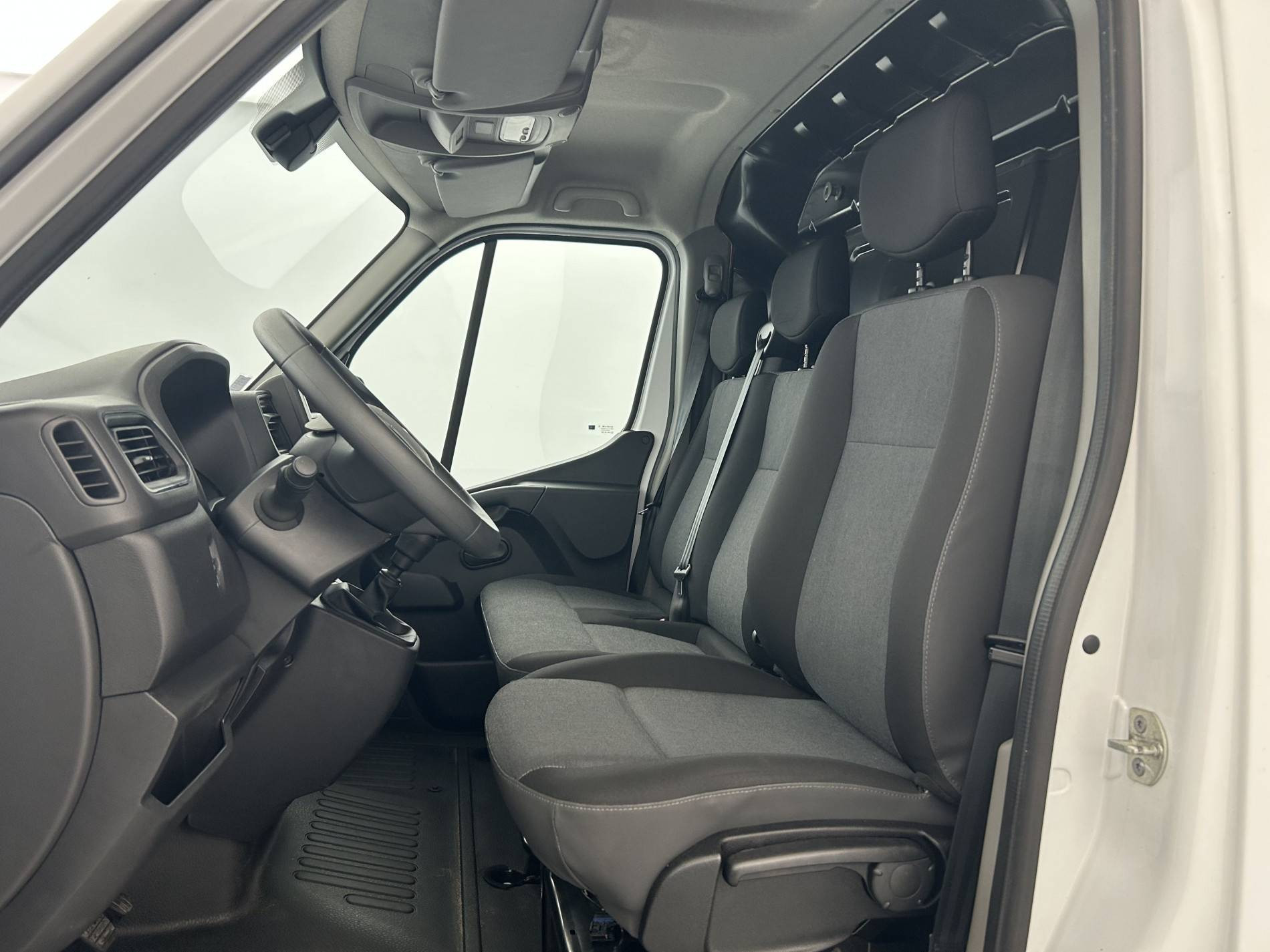 Vente en ligne Renault Master Fourgon MASTER FGN TRAC F3500 L2H3 DCI 135 au prix de 25 990 €