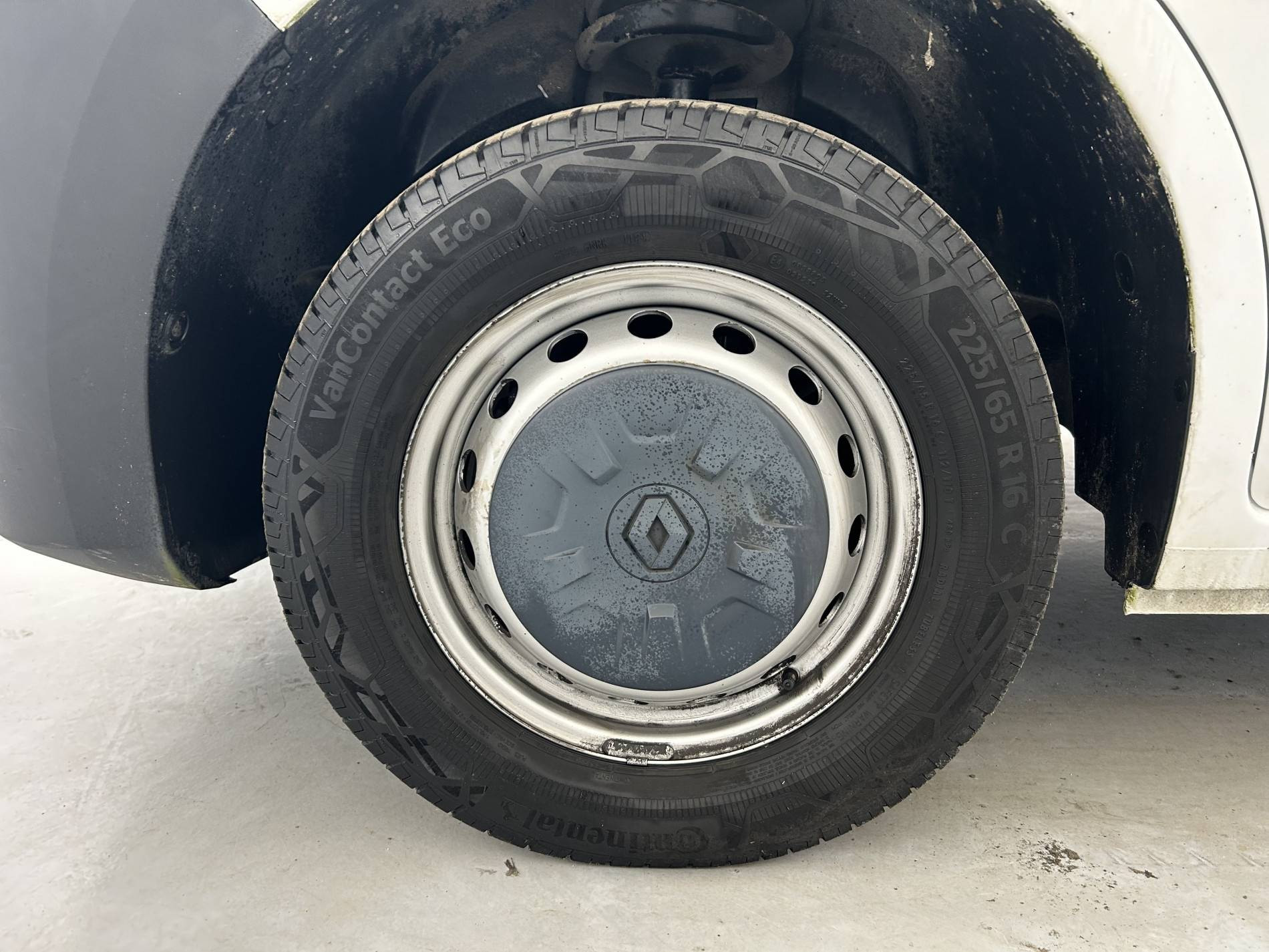 Vente en ligne Renault Master Fourgon MASTER FGN TRAC F3500 L2H3 DCI 135 au prix de 25 990 €