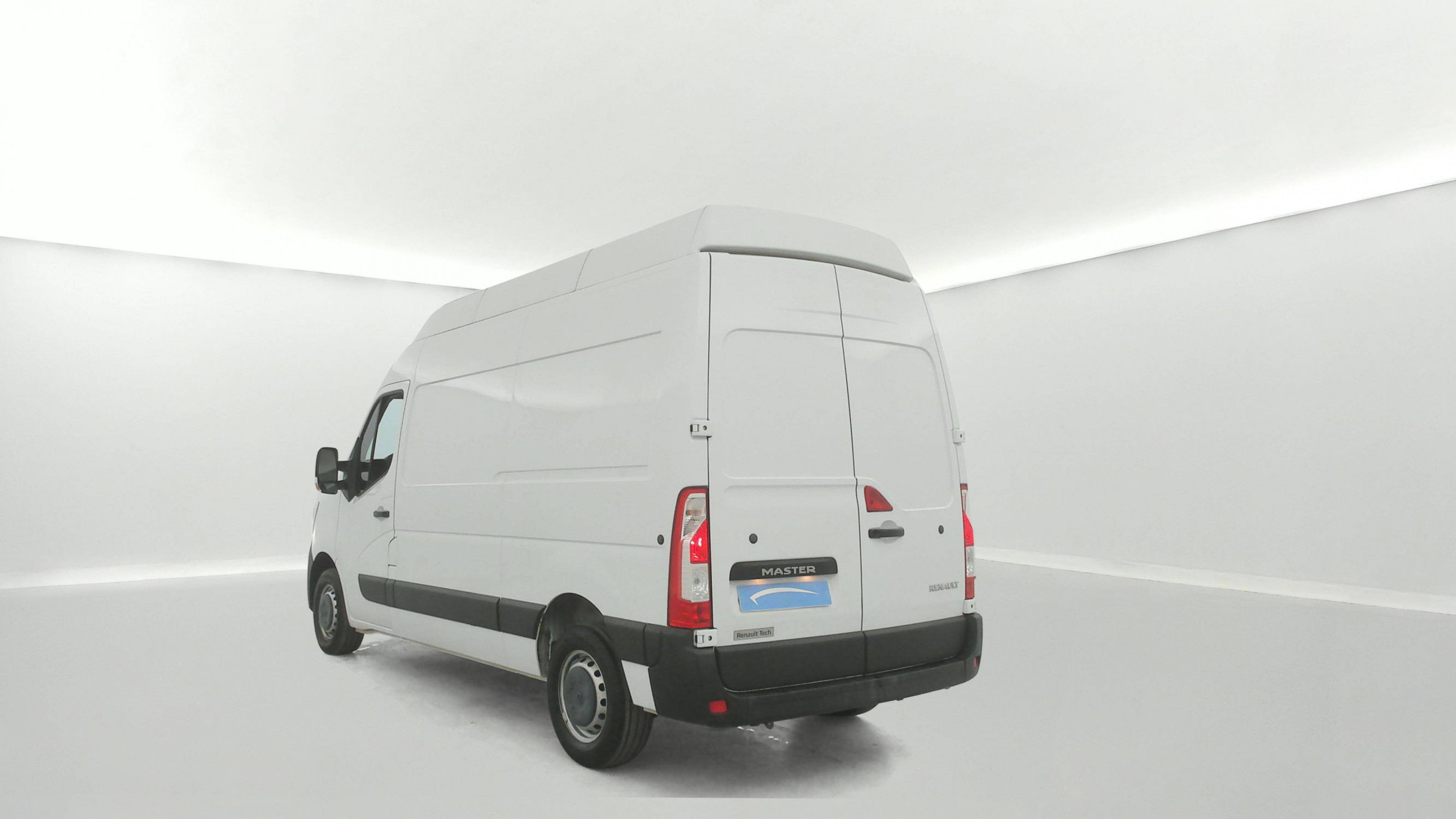 Vente en ligne Renault Master Fourgon MASTER FGN TRAC F3500 L2H3 DCI 135 au prix de 25 990 €