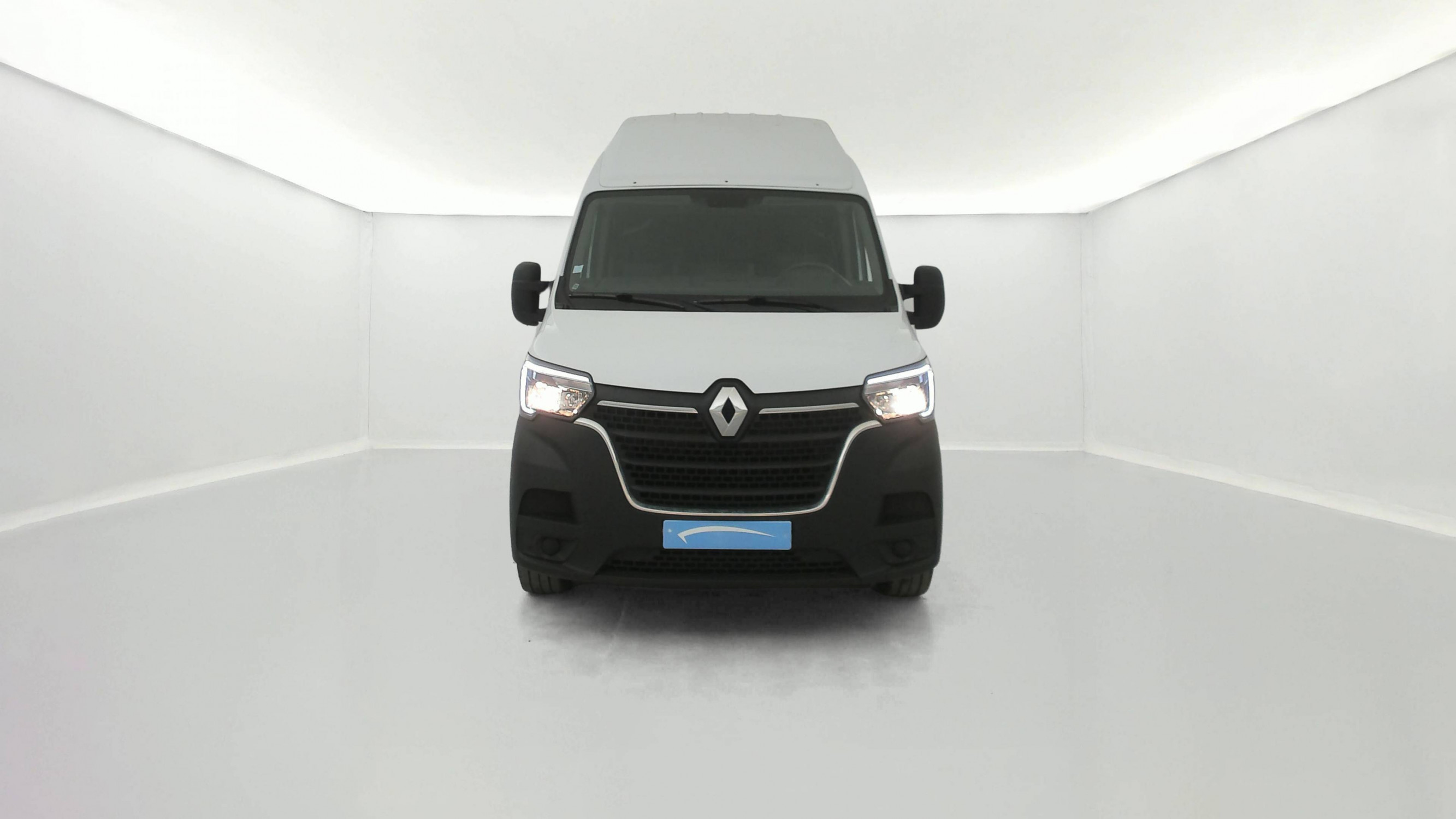 Vente en ligne Renault Master Fourgon MASTER FGN TRAC F3500 L2H3 DCI 135 au prix de 25 990 €