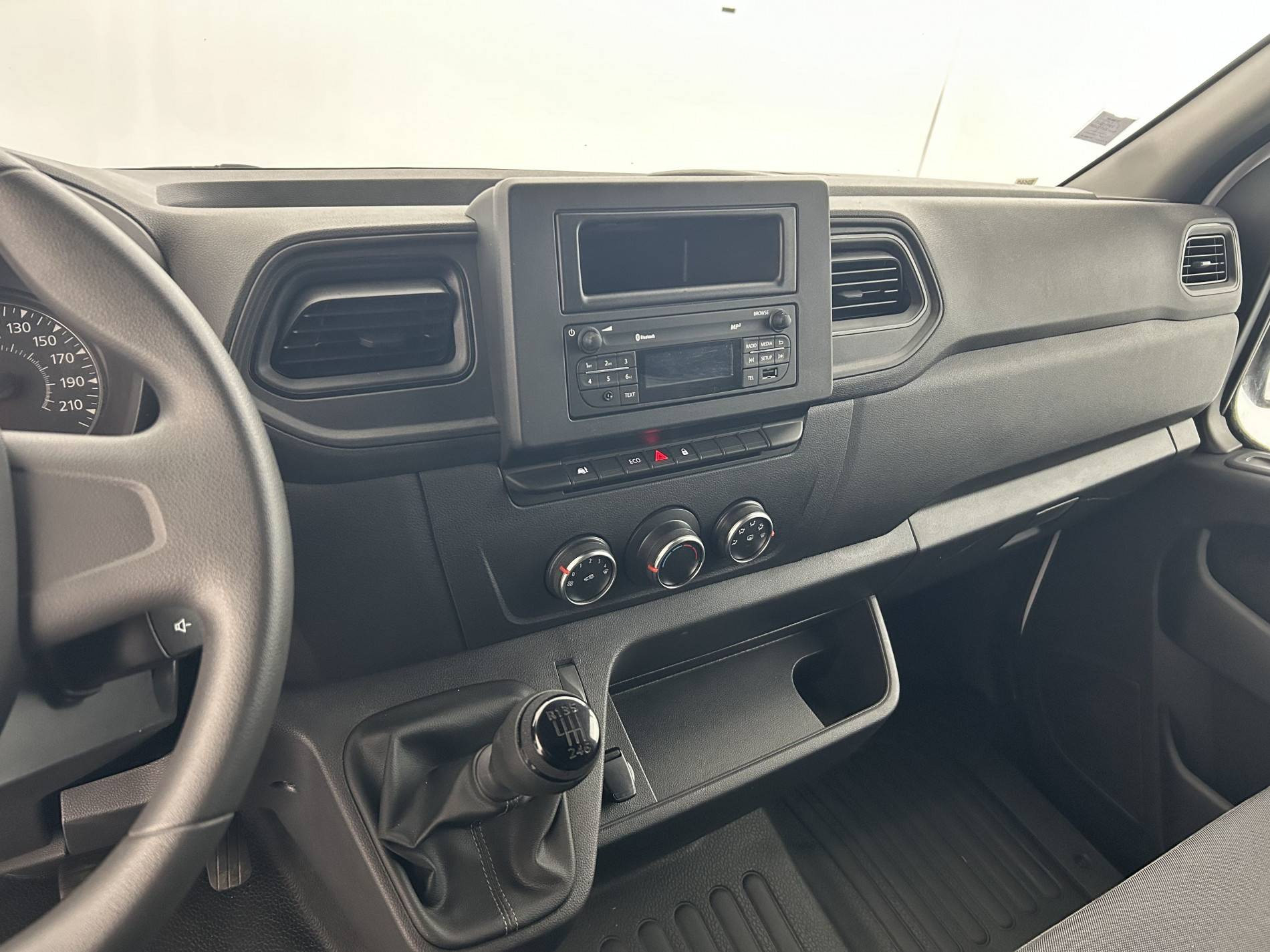 Vente en ligne Renault Master Fourgon MASTER FGN TRAC F3500 L2H3 DCI 135 au prix de 25 990 €