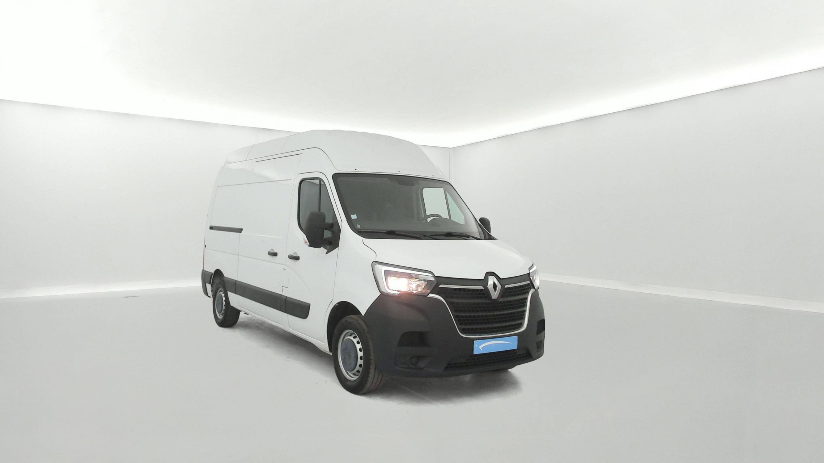 Vente en ligne Renault Master Fourgon MASTER FGN TRAC F3500 L2H3 DCI 135 au prix de 25 990 €