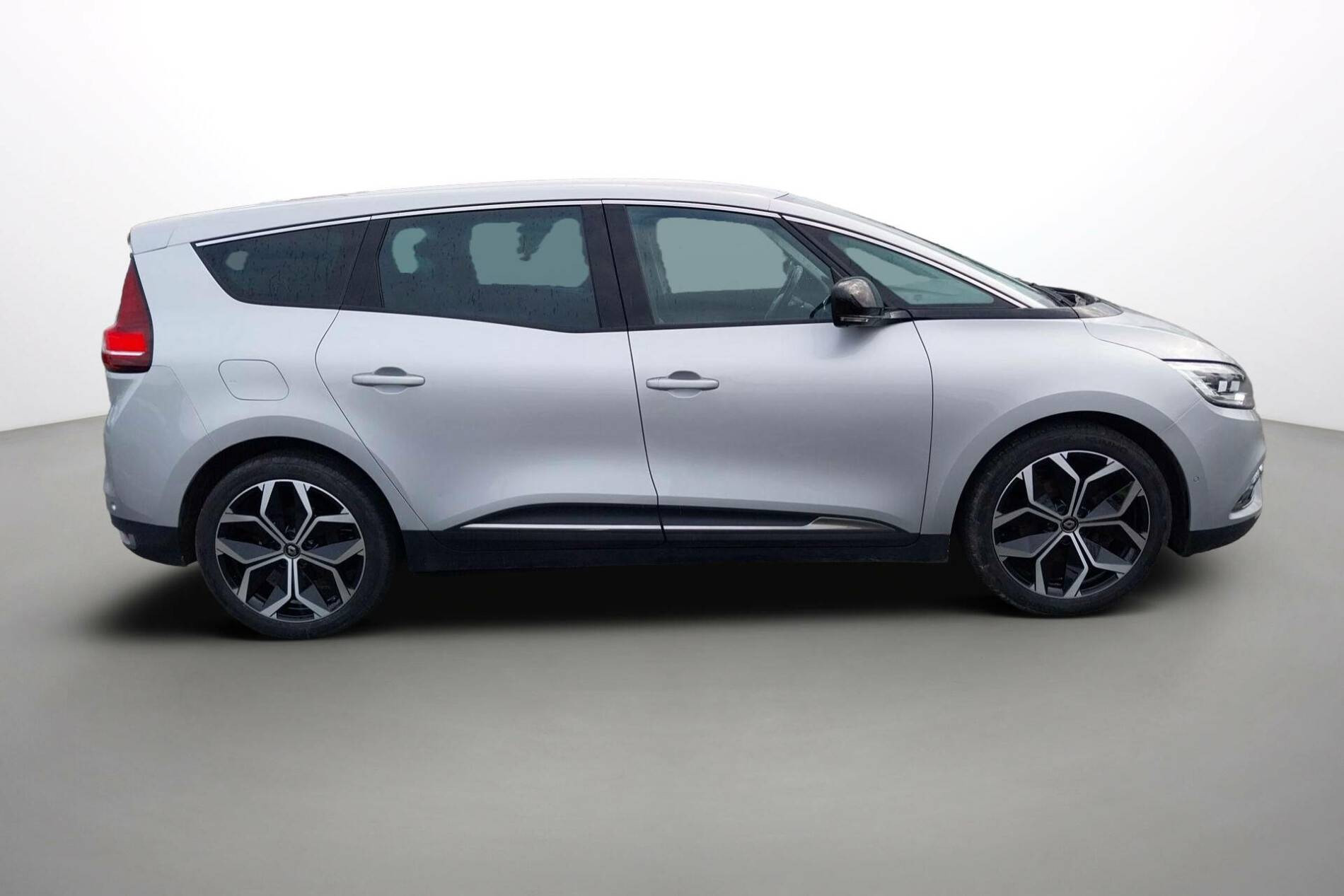 Vente en ligne Renault Grand Scenic 4 Grand Scenic TCe 140 FAP EDC - 21 au prix de 19 490 €