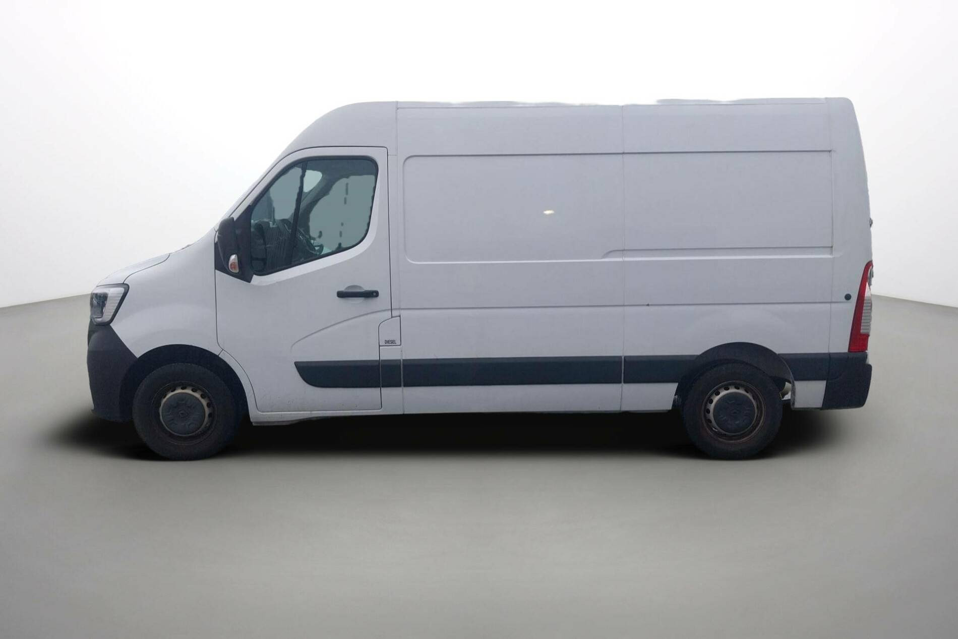 Vente en ligne Renault Master Fourgon MASTER FGN TRAC F3500 L2H2 BLUE DCI 135 au prix de 26 590 €