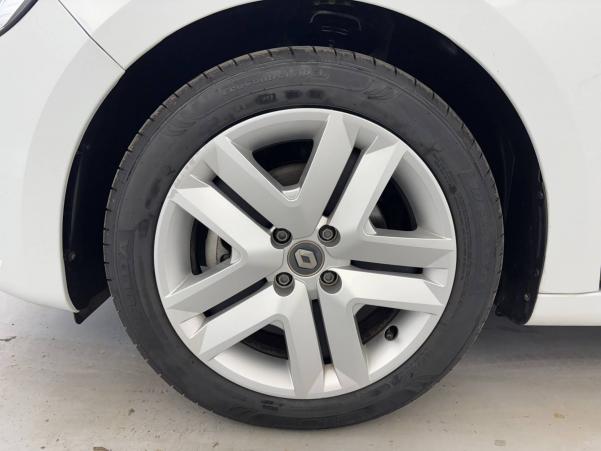 Vente en ligne Renault Clio 5 Clio E-Tech 140 - 21N au prix de 16 390 €